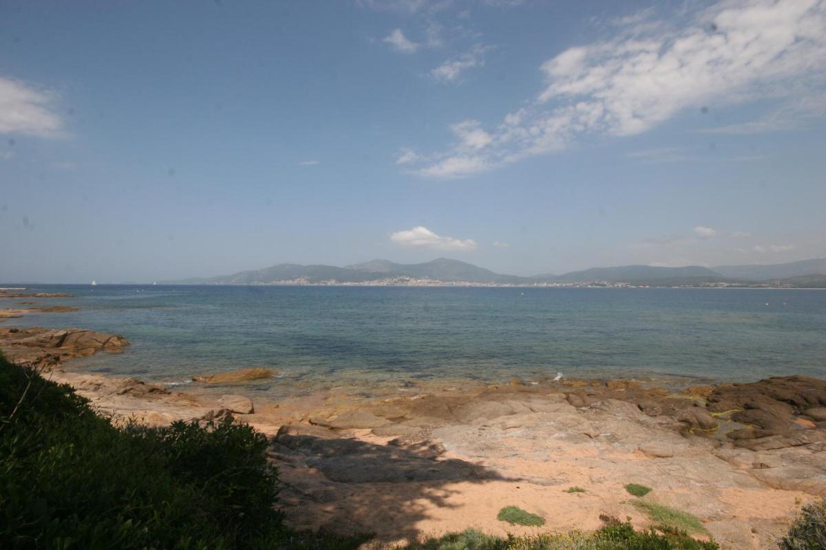 Corse Villa Pieds Dans L Eau view 3