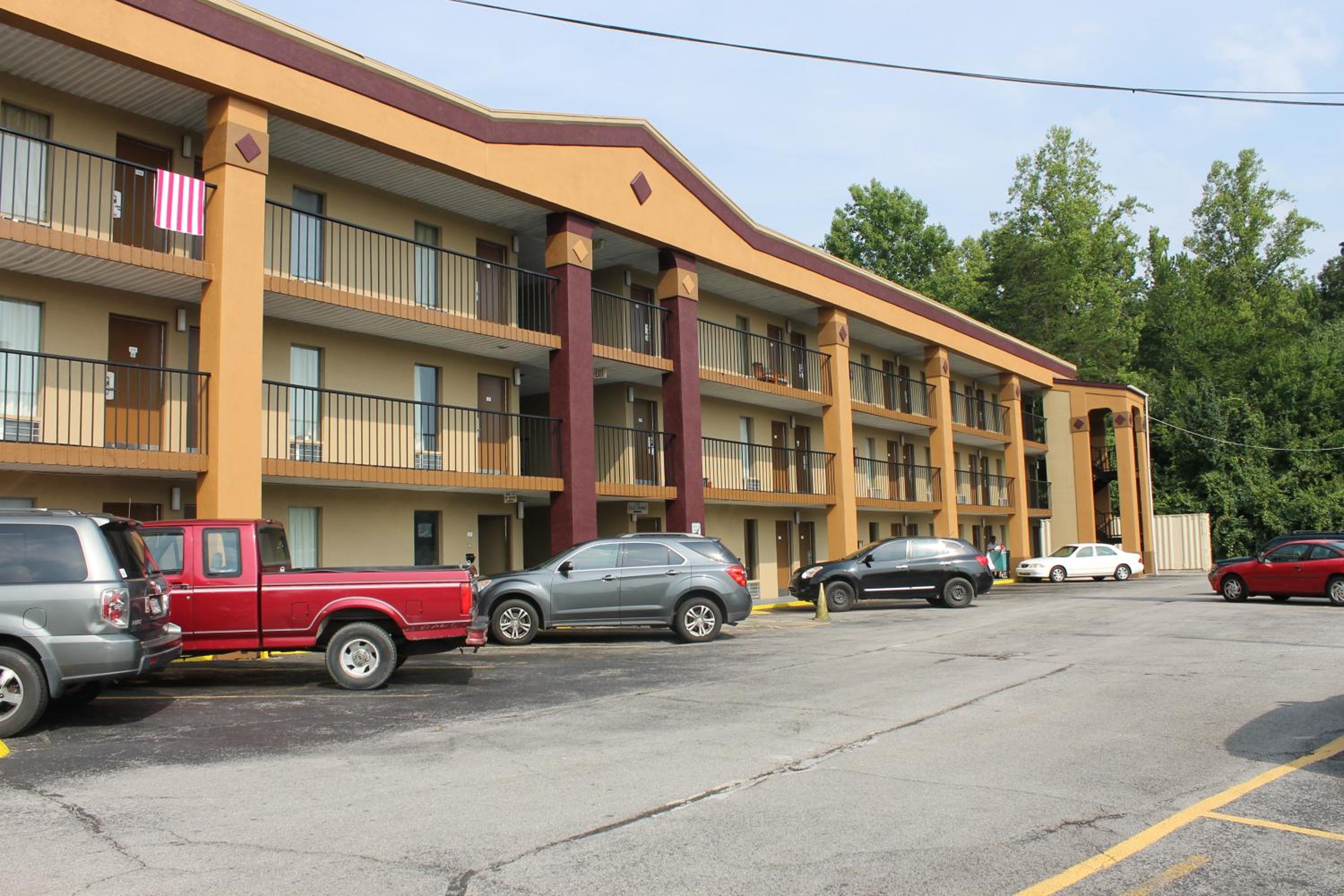 Scottish Inn Knoxville view 4