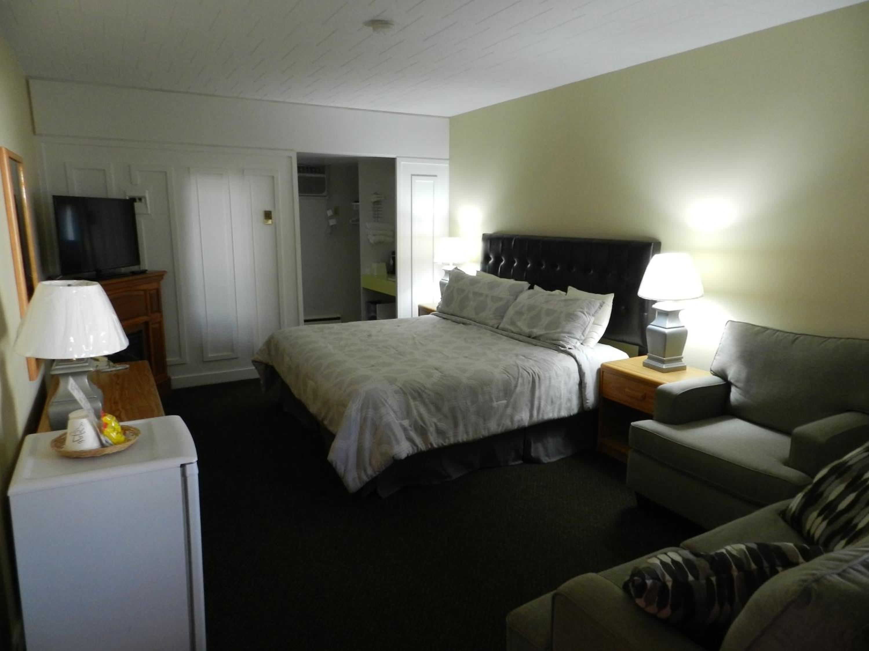Kings Inn Near the Falls-4