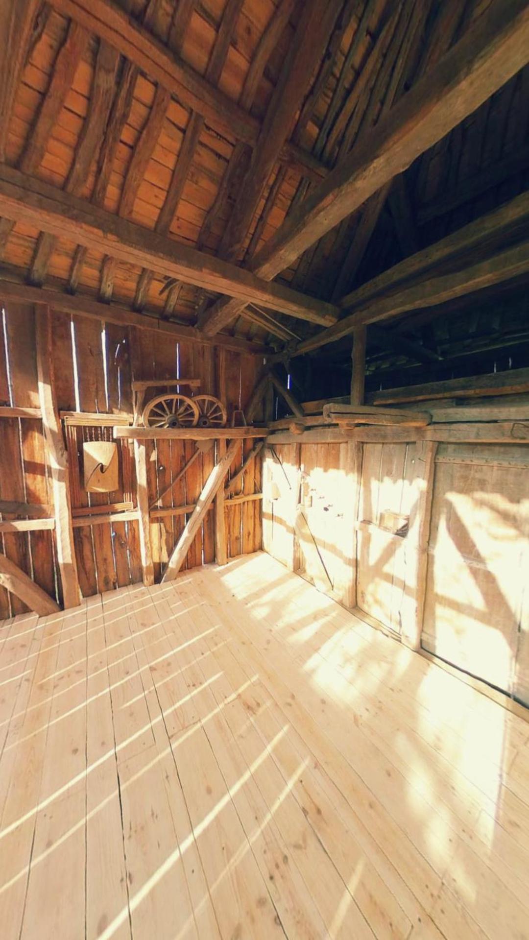 Authentic House with Stunning Mountain View - Karashka