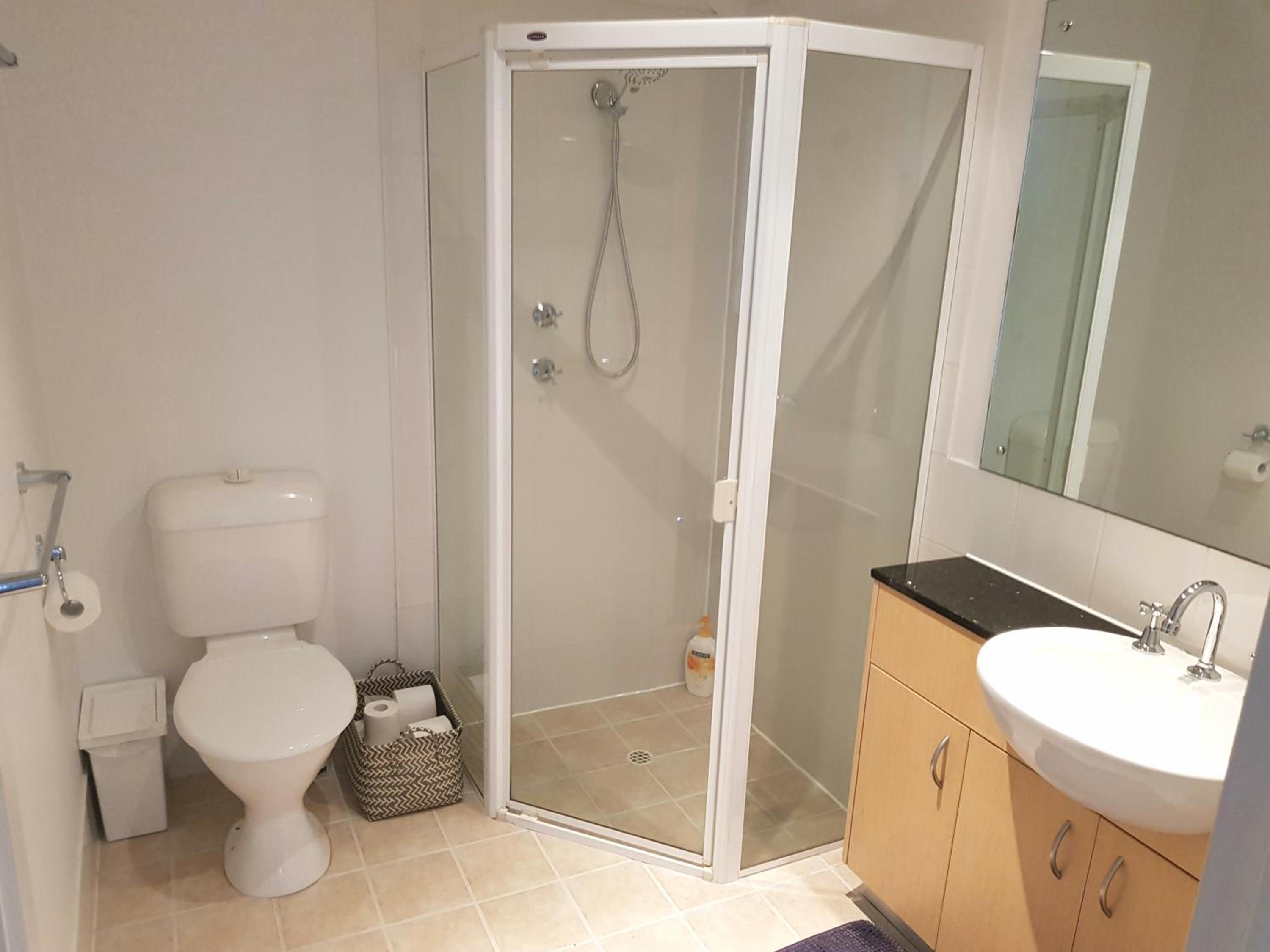 Spacious 4 BR and 2 Bathrooms City Apartment