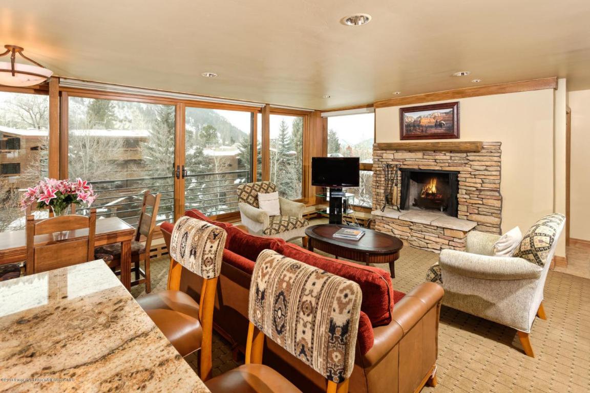 Downtown Aspen Condominiums view 4