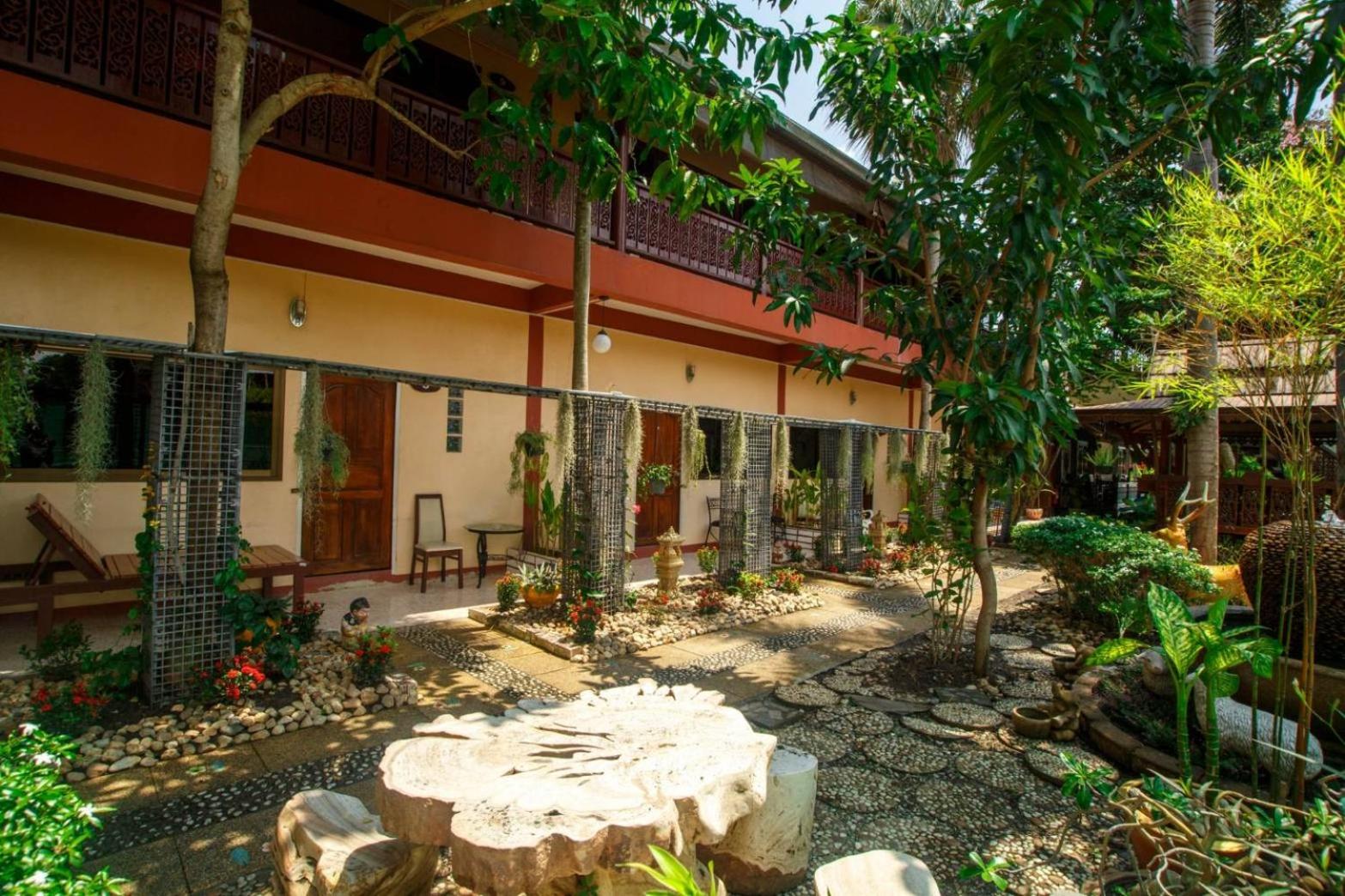 Noble Night Guesthouse