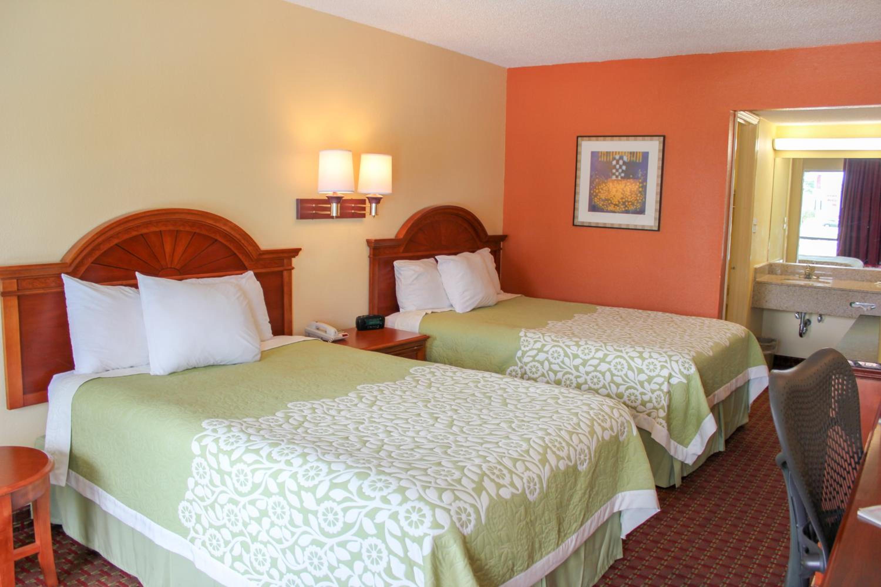 Rose Garden Inn & Suites Thomasville view 5