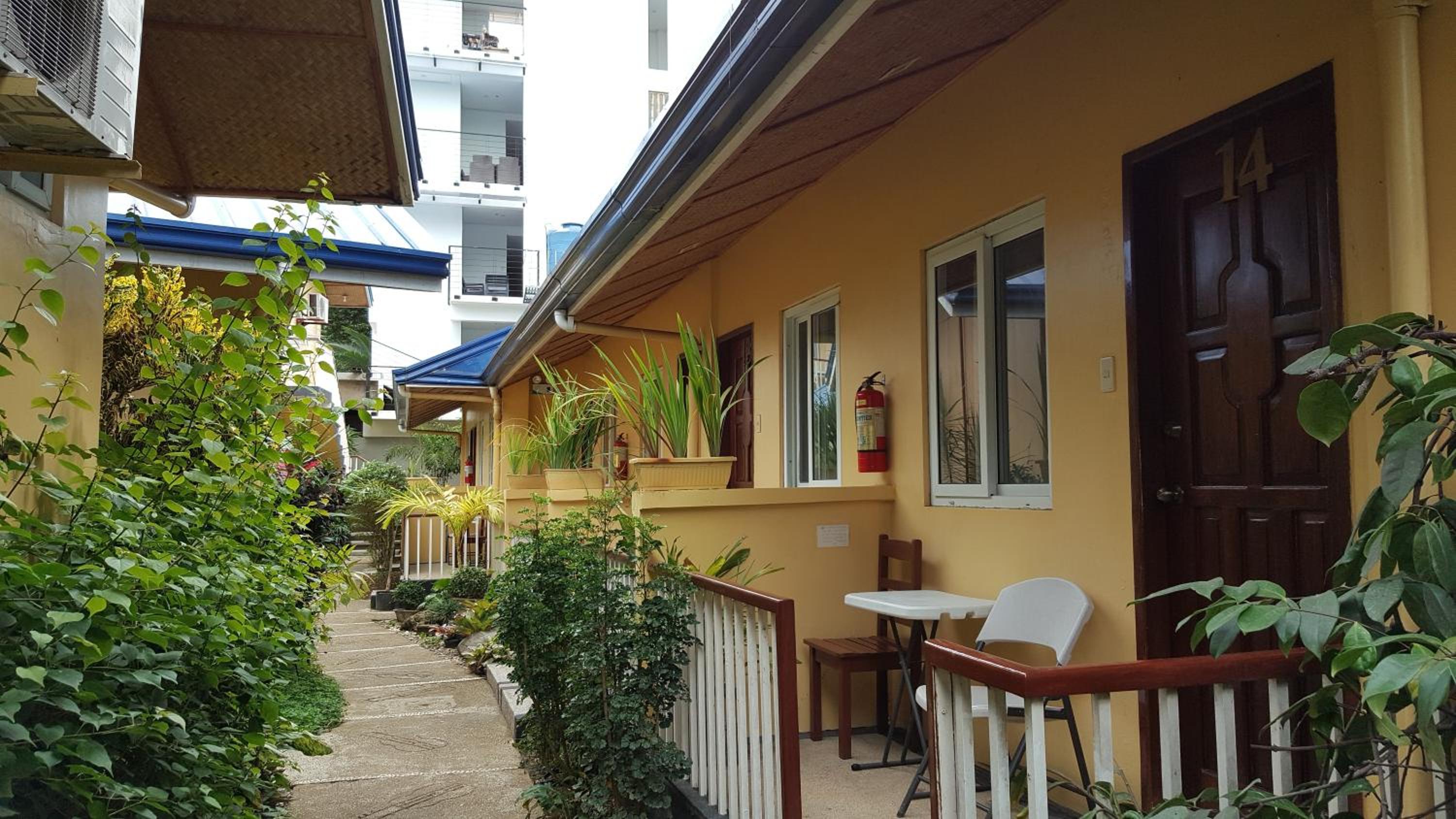 Blue Lagoon Inn & Suites