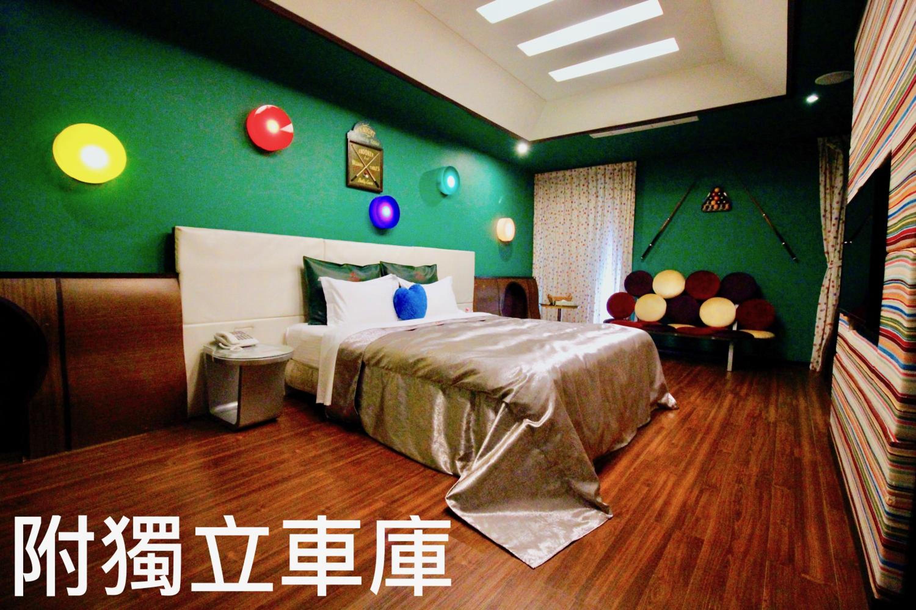 Photo 10