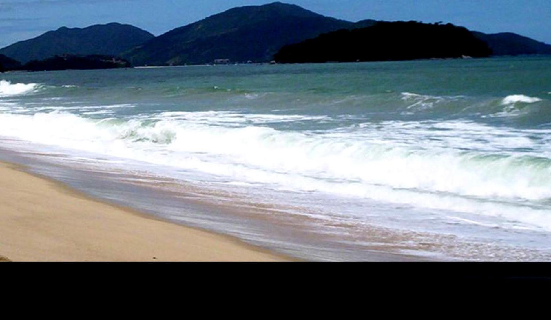 Casa com Piscina Exclusiva - Condomínio em frente ao Mar - Portaria 24h