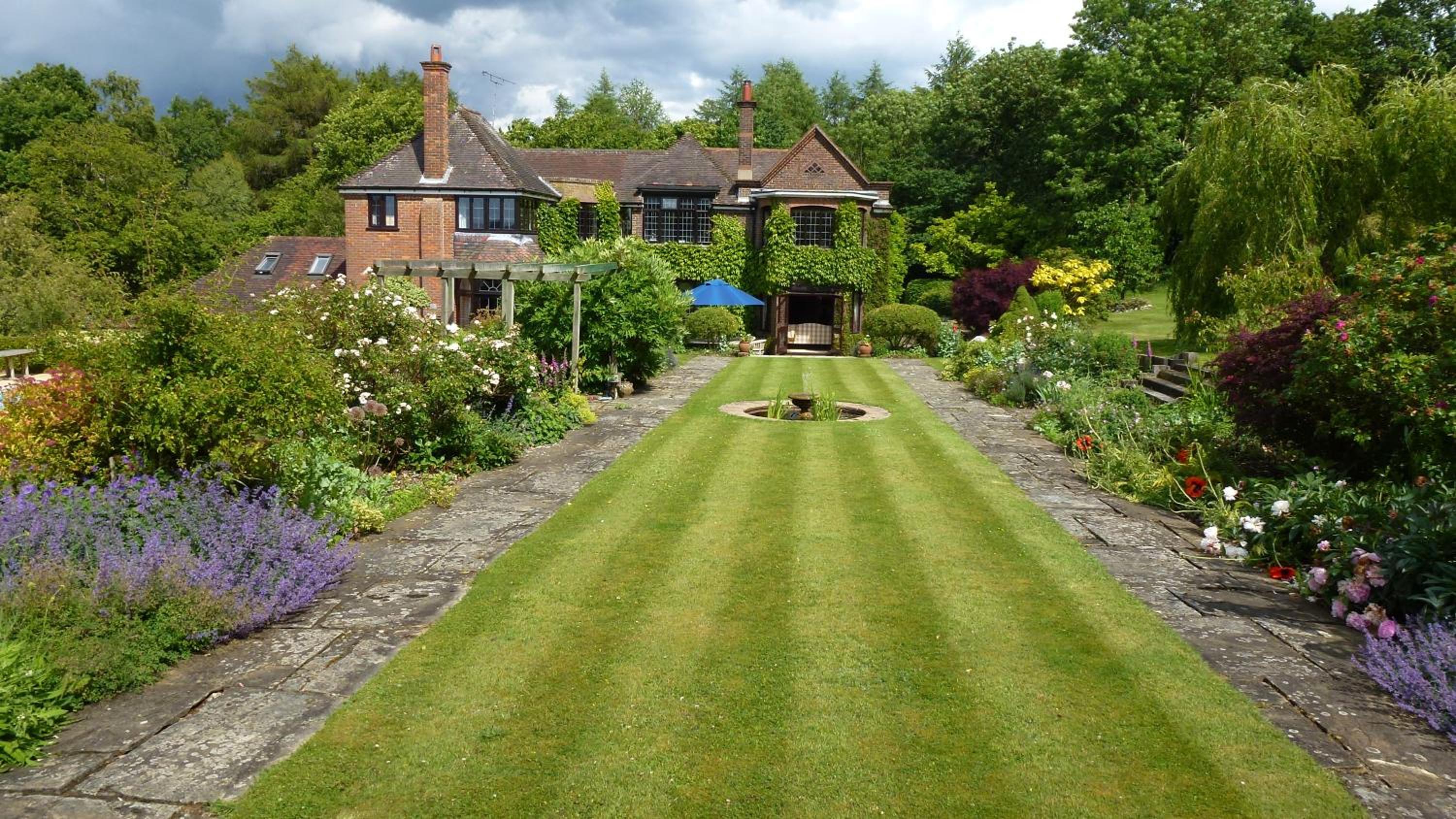 The Limes Country House with Heated Pool & Hot Tub