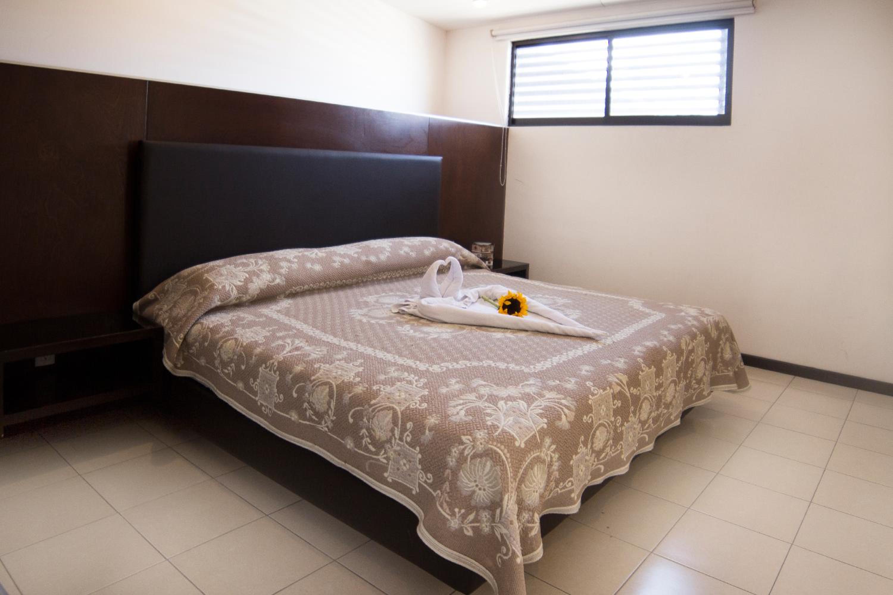 Hotel Ross - Property Image 1