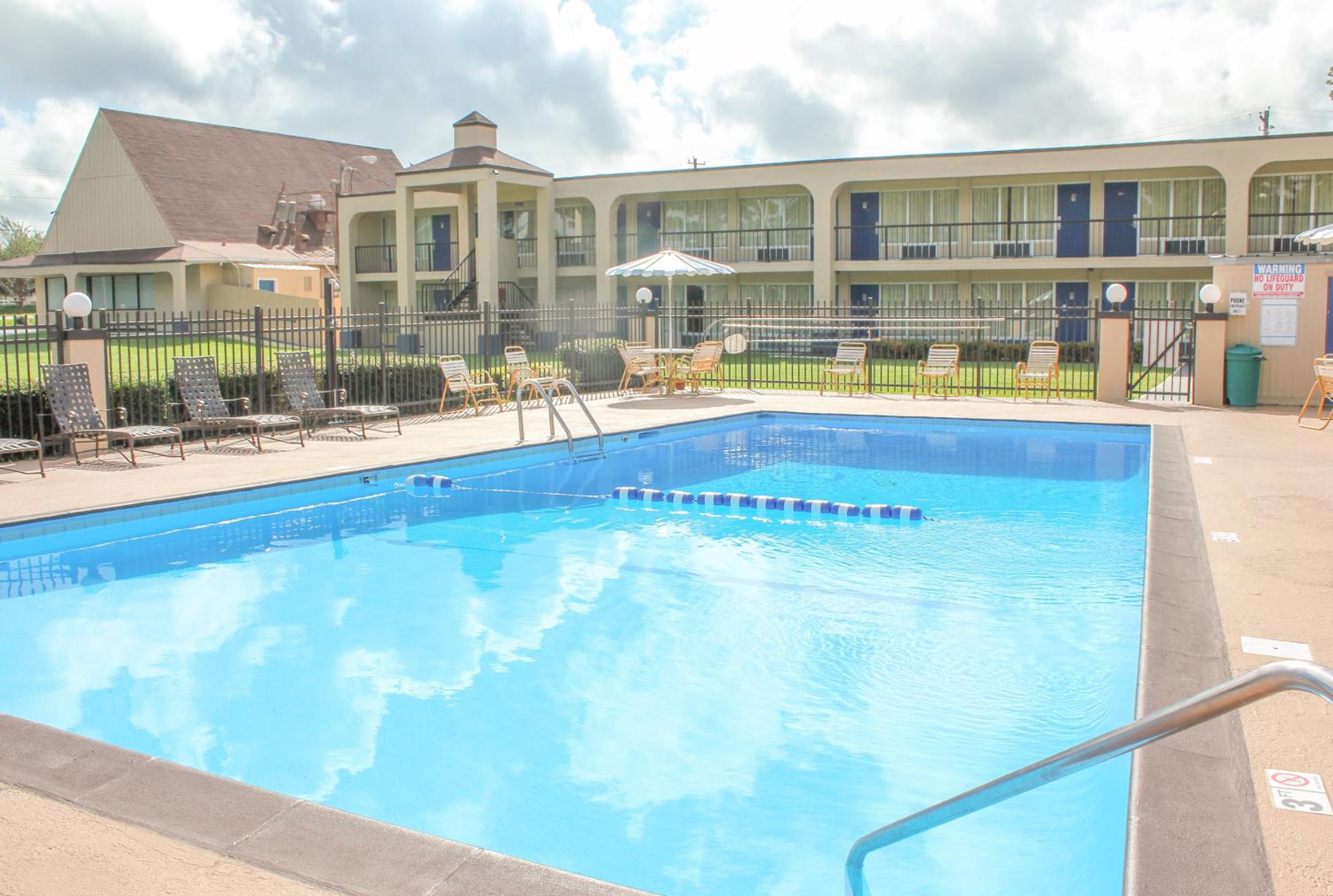Rose Garden Inn & Suites Thomasville view 2
