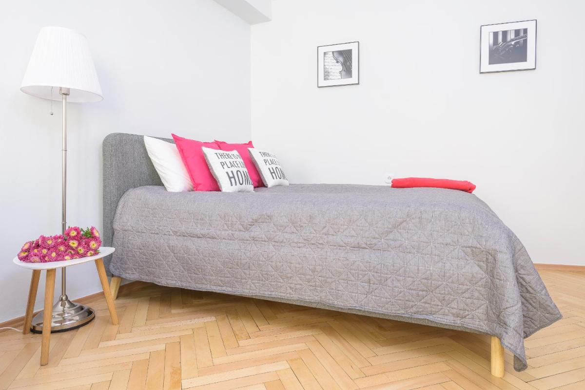 Bright and modern apartment in the heart of the Old and New Town view 4