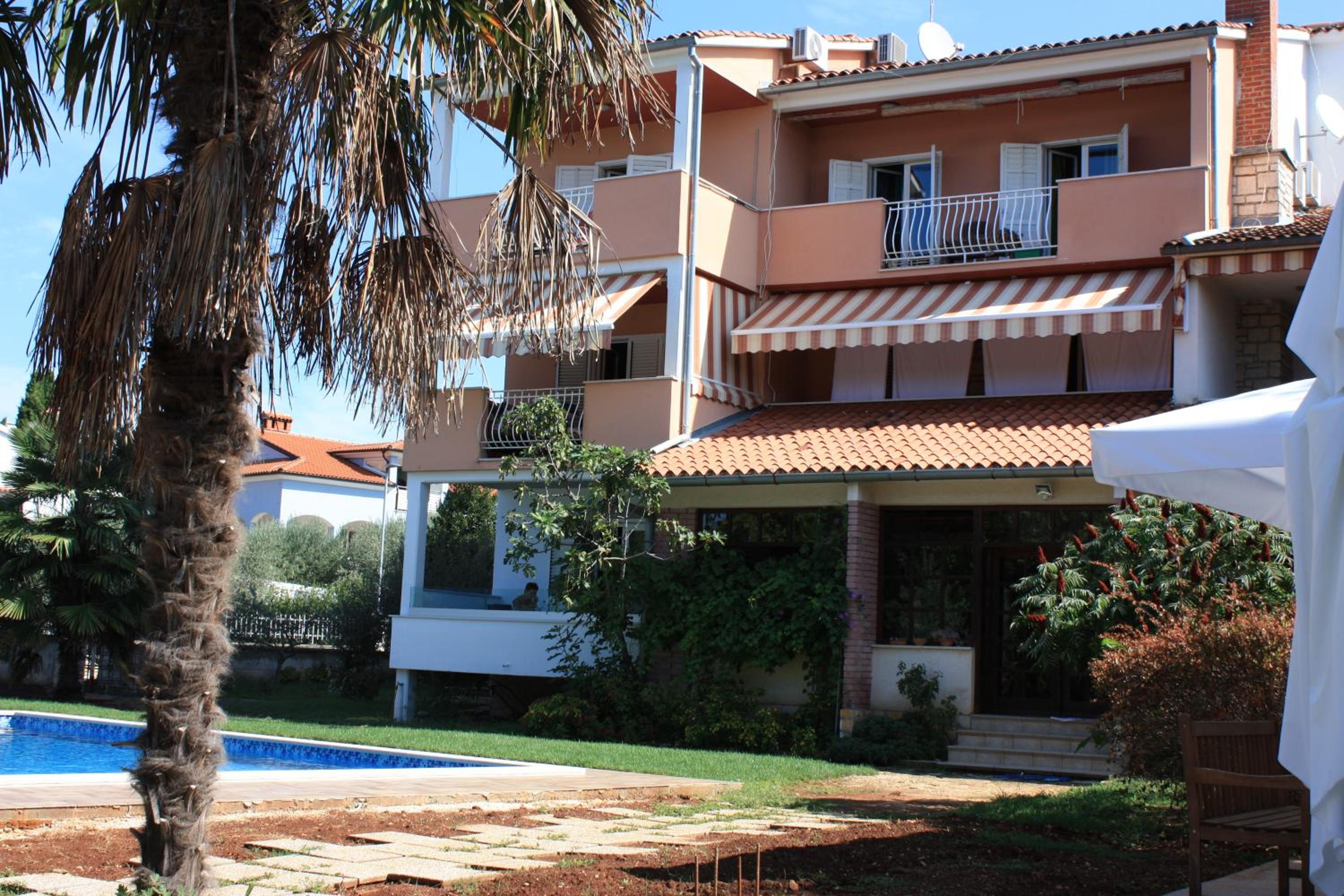 Hotel AURA Residence - Image 1