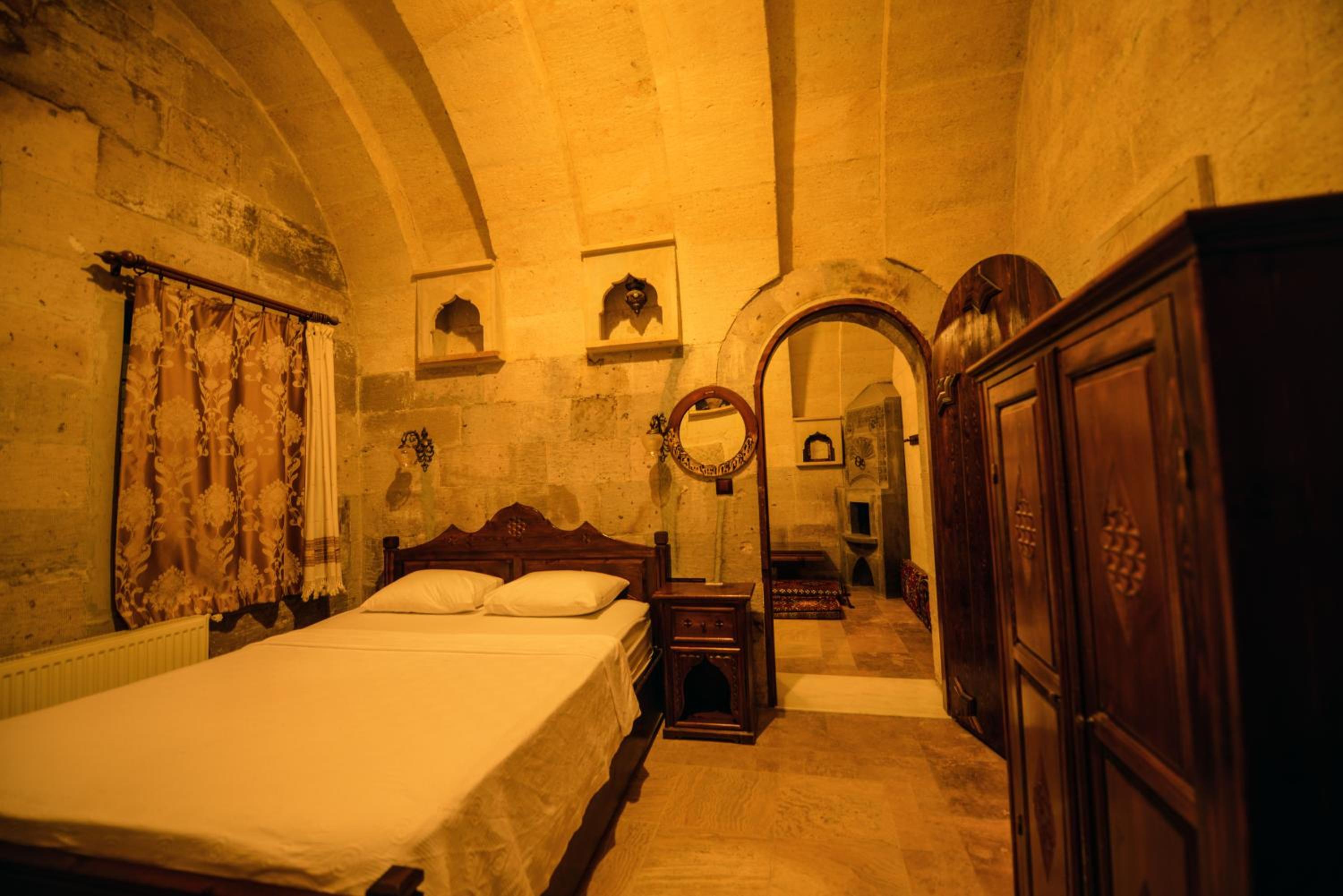 Vineyard Cave Hotel - Image 77