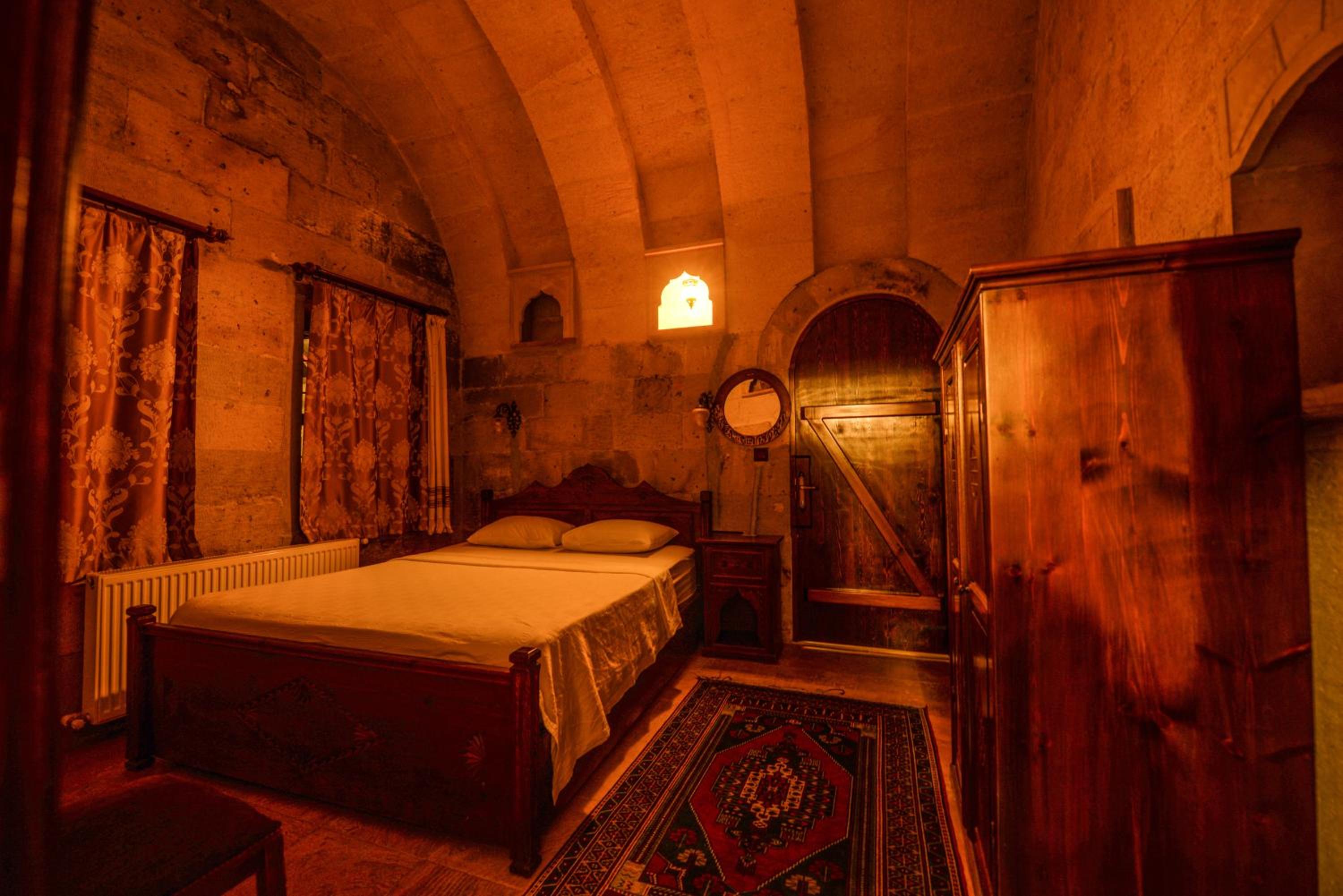 Vineyard Cave Hotel - Image 16