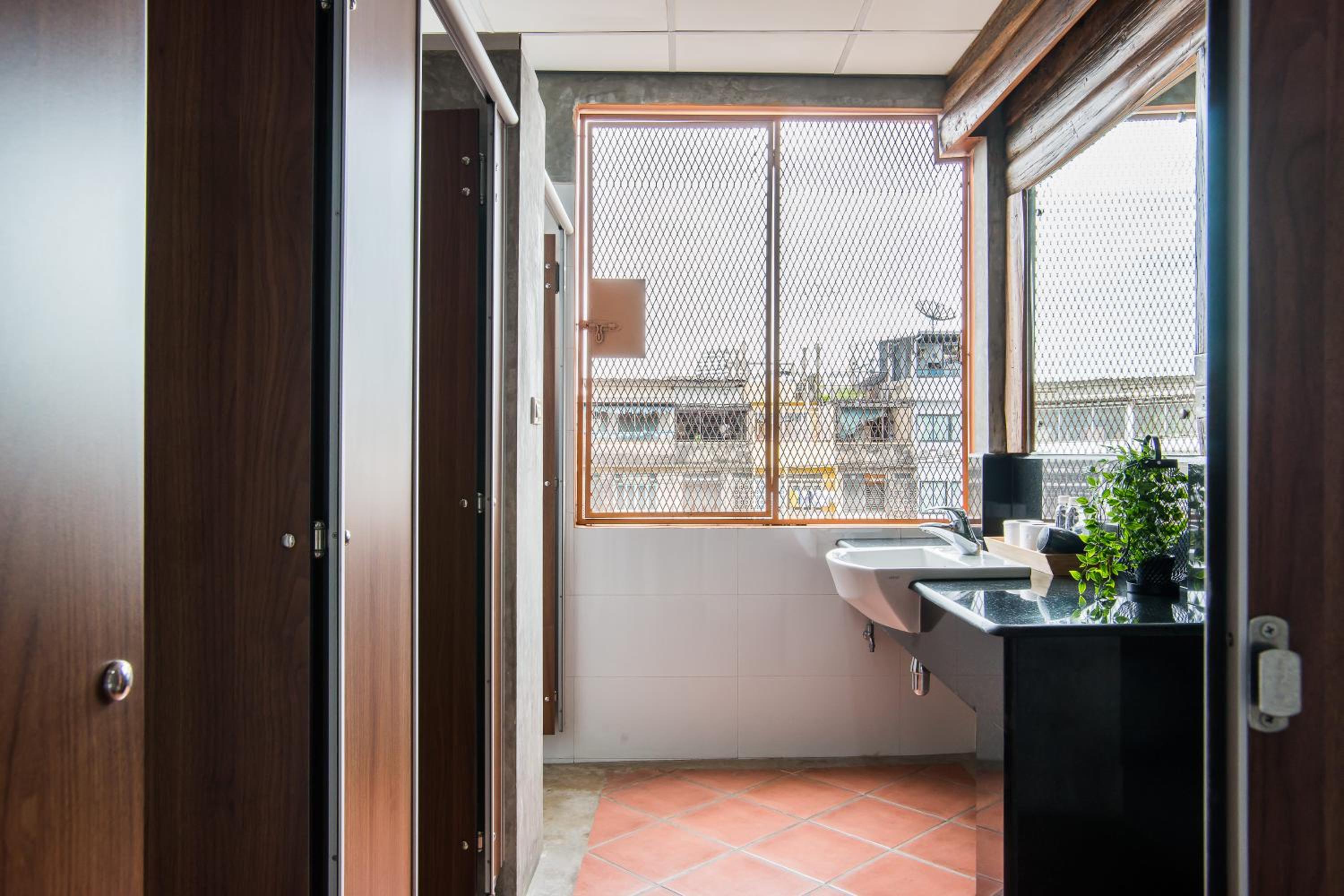 Banthat Thong Hostel
