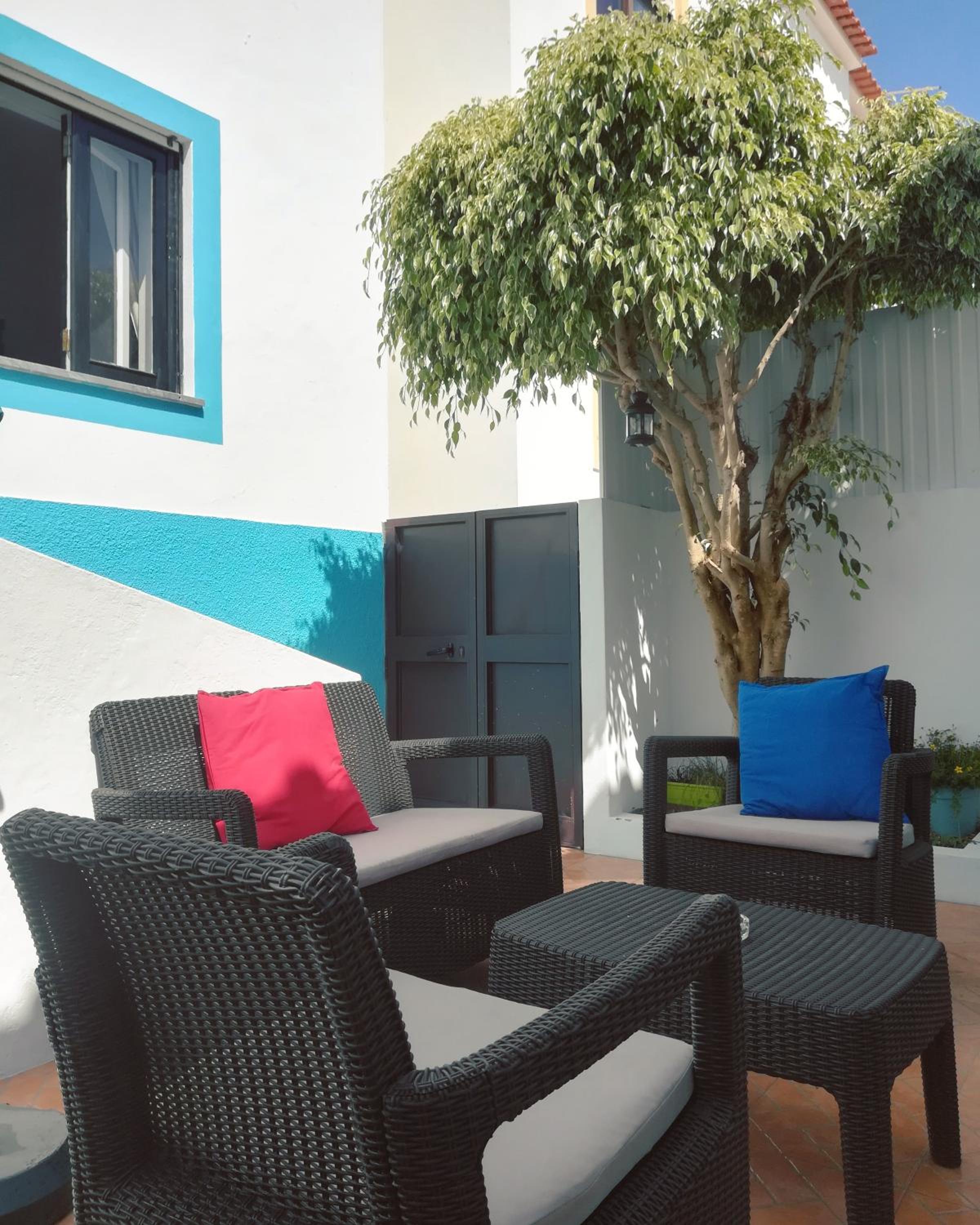 Hotel Pirata hostel Milfontes - Image 1