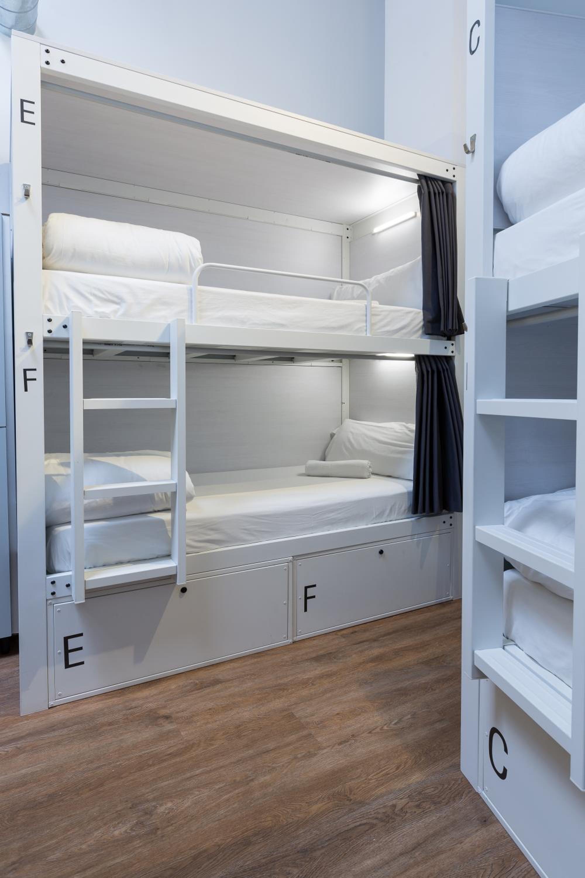 Airhostel Barcelona Airport 24h
