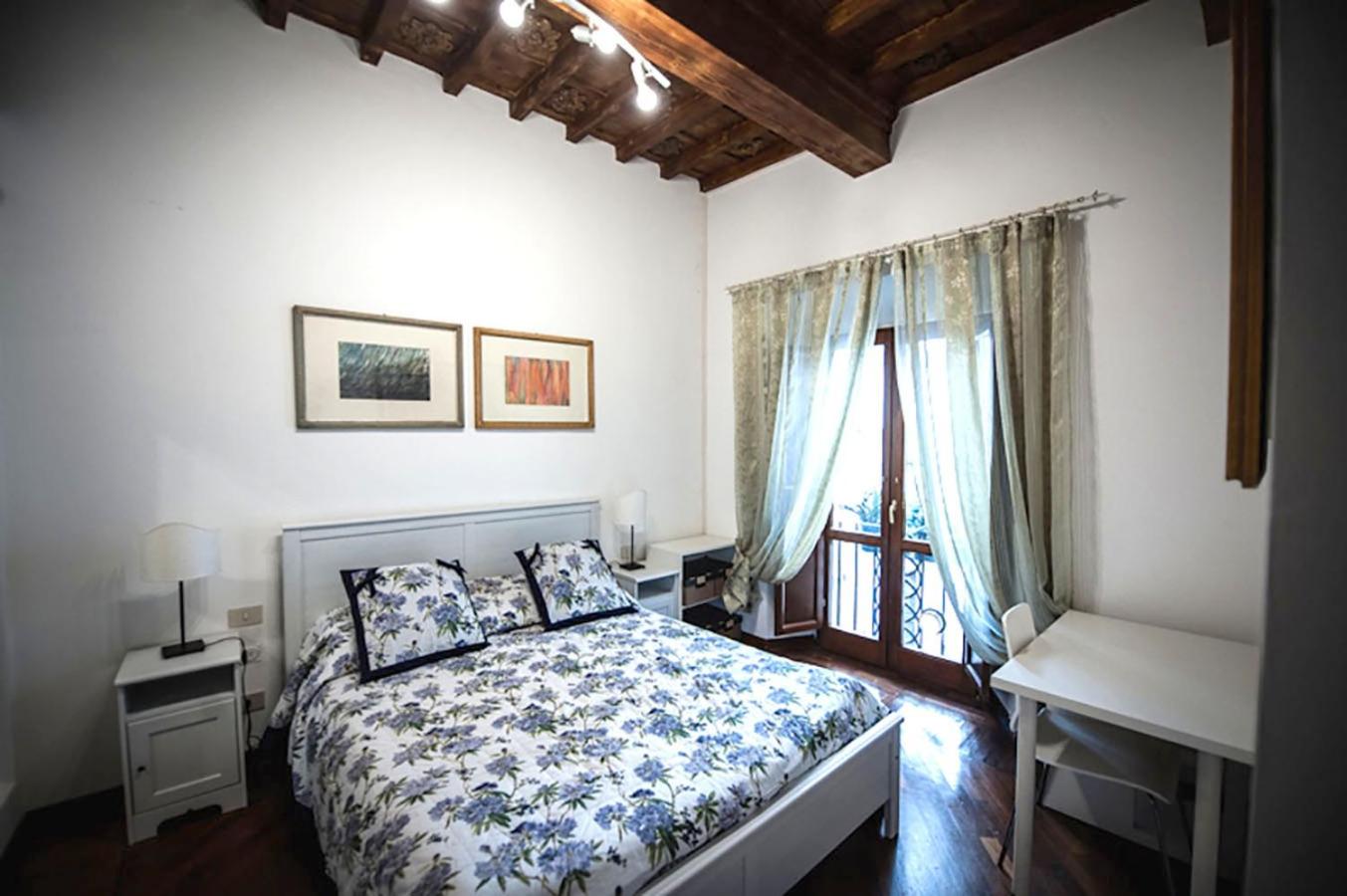 Luxury central flat river view