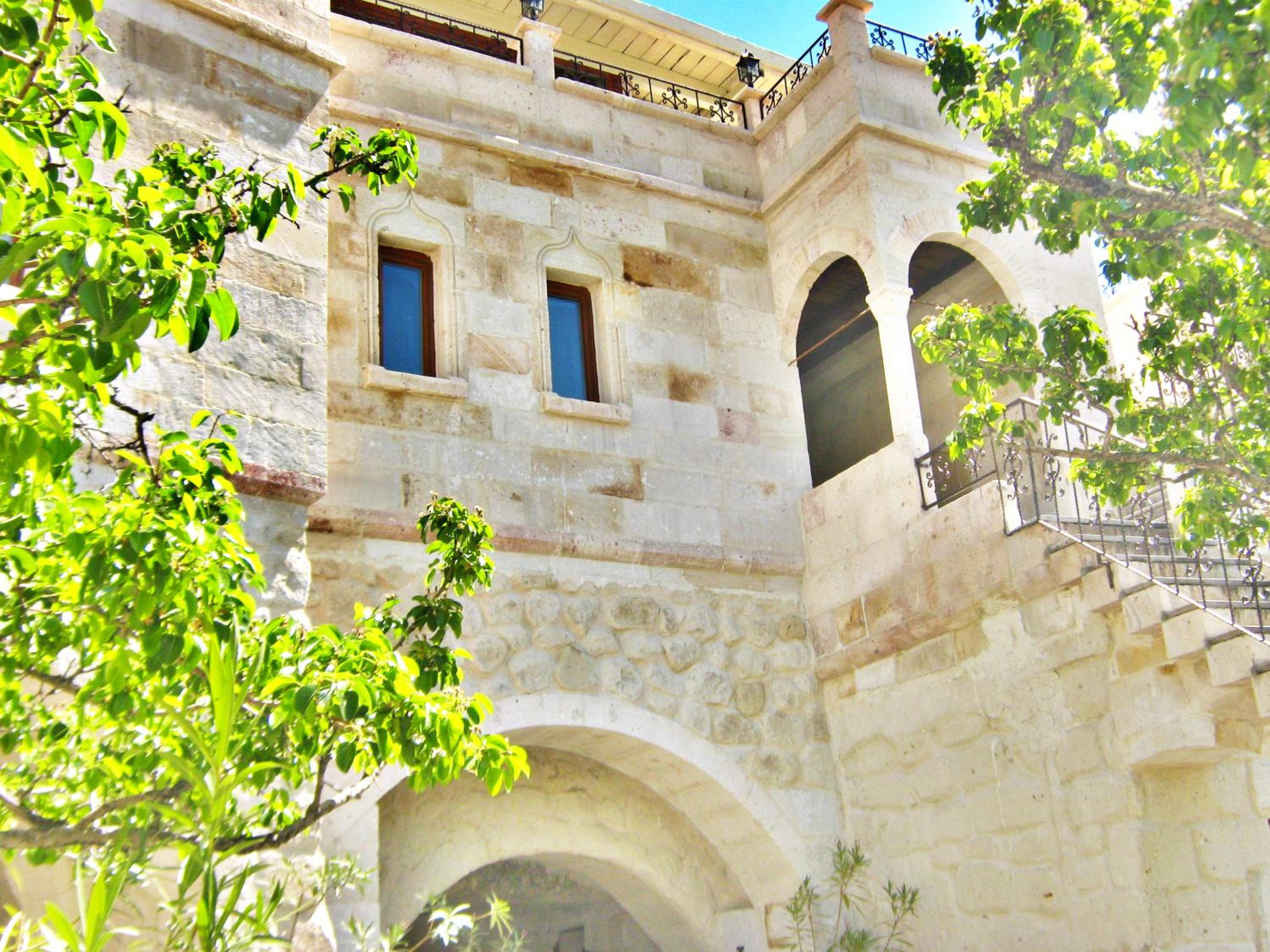 Elysee Cave House - Image 10