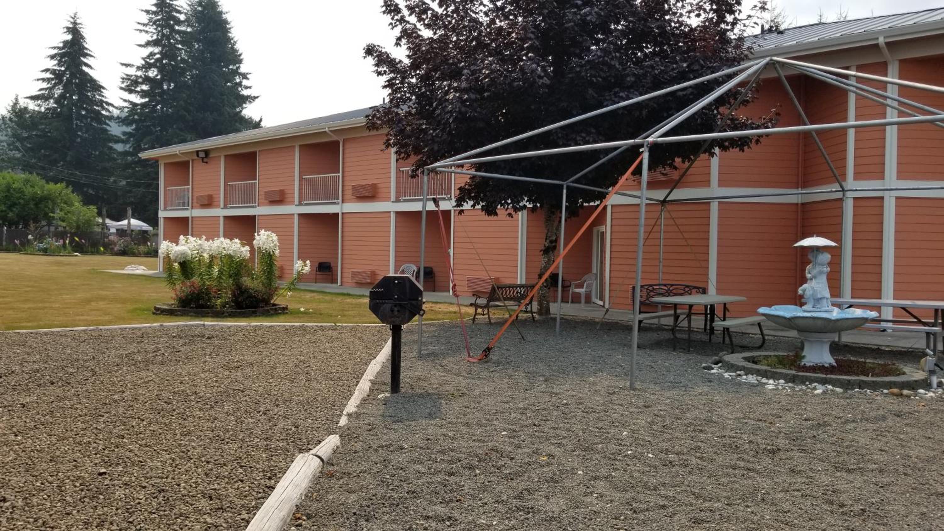 Dew Drop Inn
