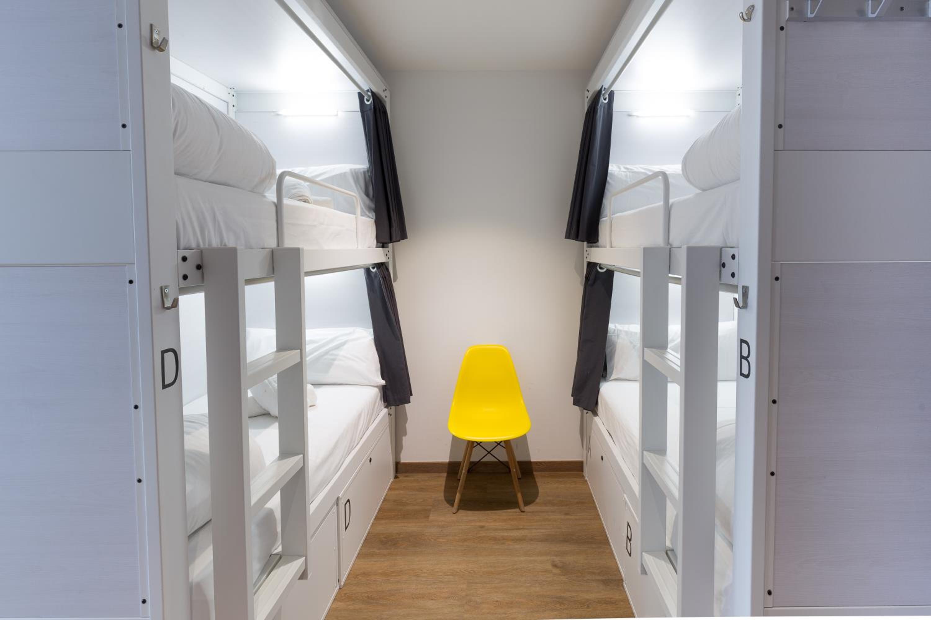 Airhostel Barcelona Airport 24h
