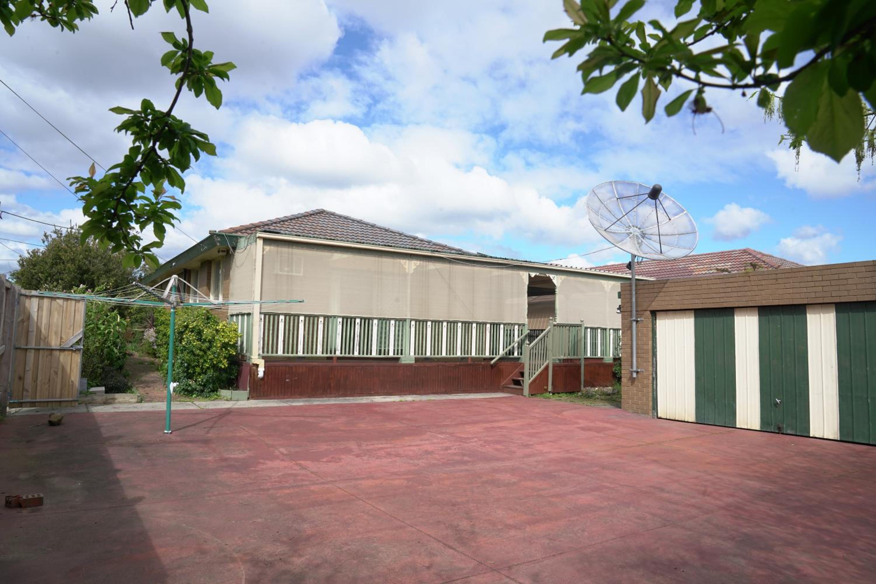 Family home in Prime location Melbourne view 5