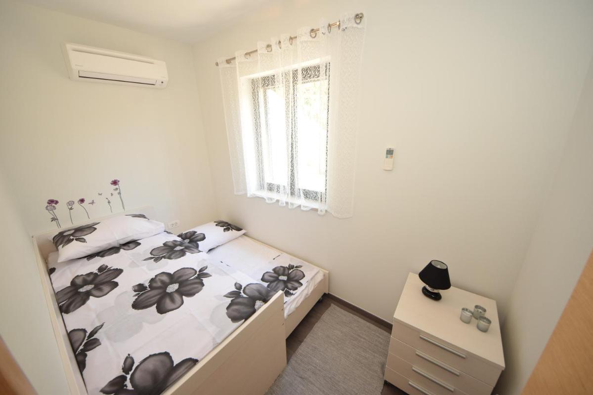 Apartmani Dora i Kati view 4