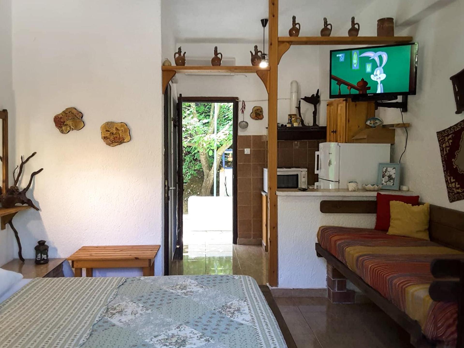 Spiros Rooms