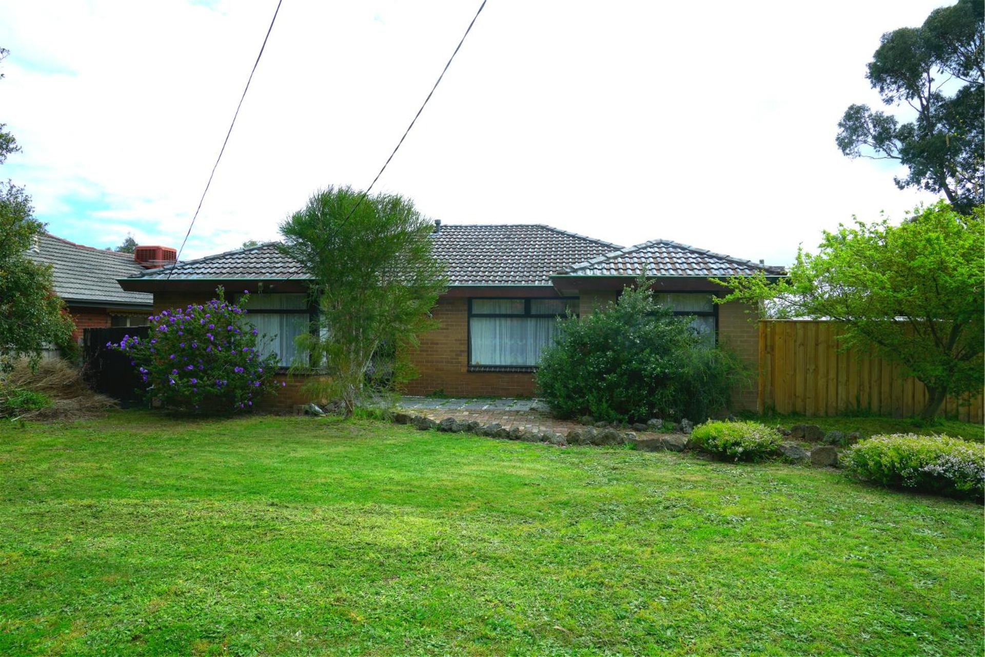 Family home in Prime location Melbourne view 2