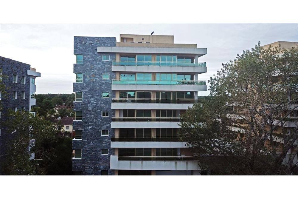 Building Albar