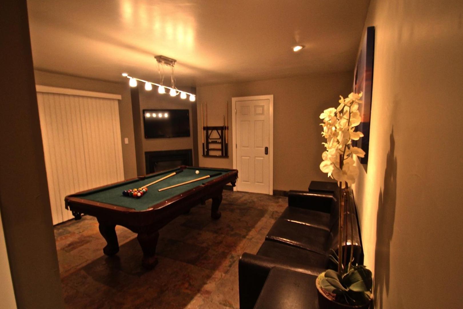 Gondola Lodge with 5-dollar Beach Voucher