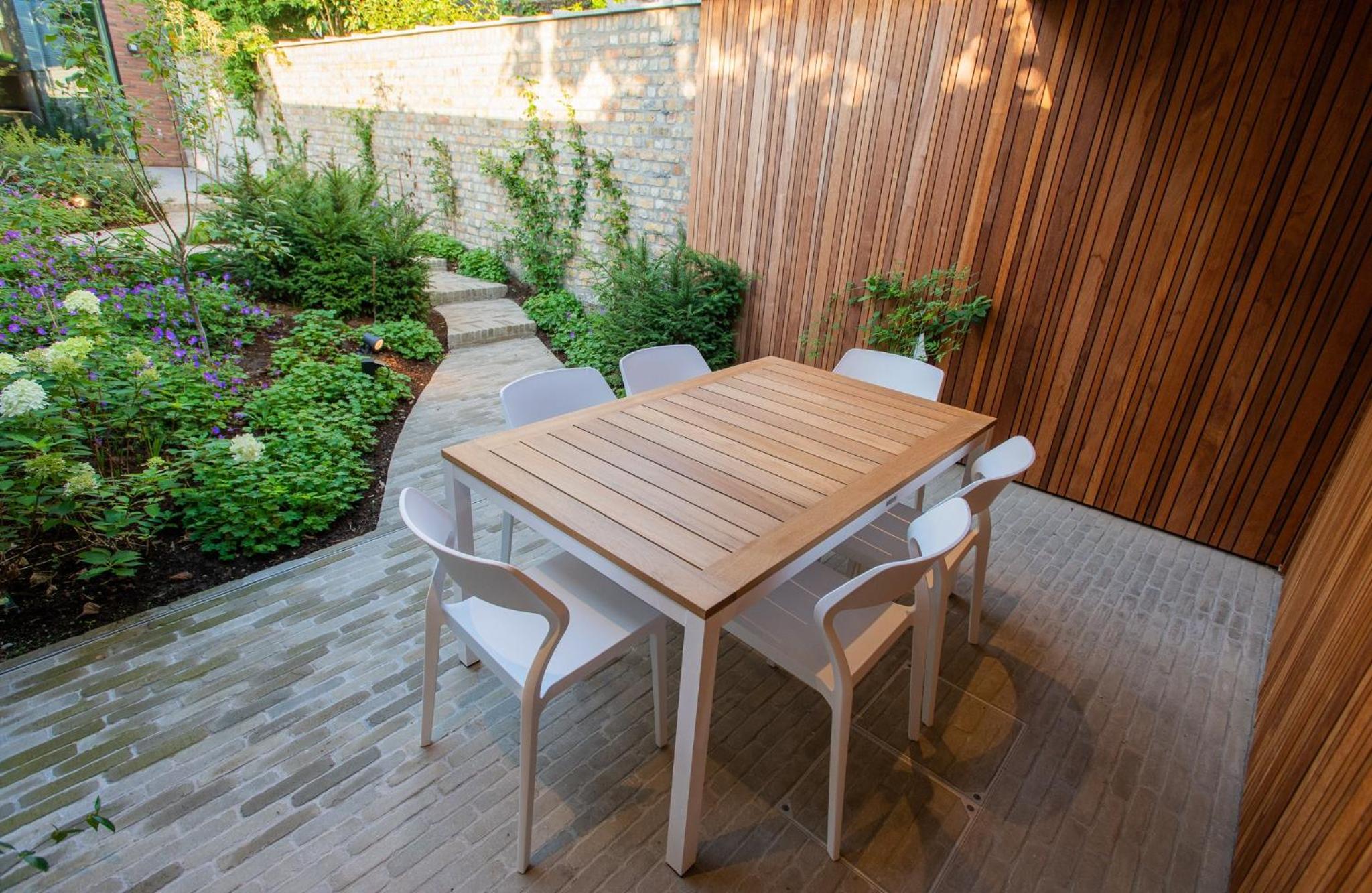 Blossom & Bloom - 3BR House with Garden near Centre