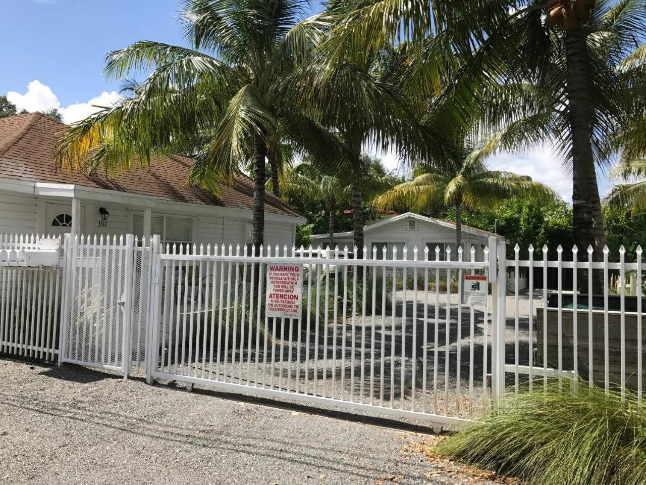 Grove Bay Bungalow - 2/2 Gated Cottage-Walk to Bay