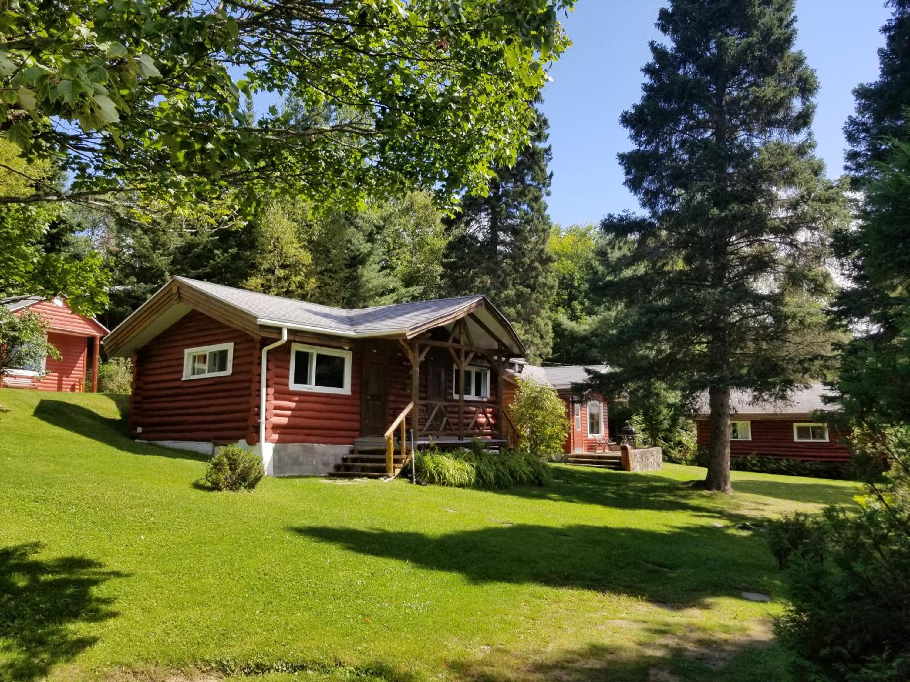 Kan-à-Mouche Pourvoirie Auberge et Chalets
