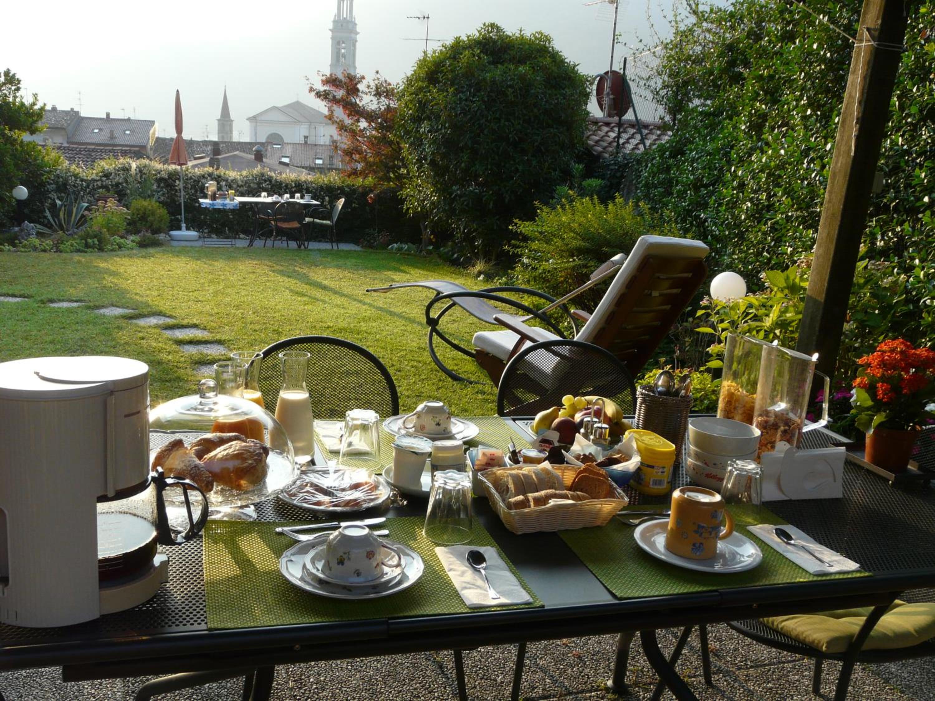 Relais Garden Lecco en Valmadrera — dining