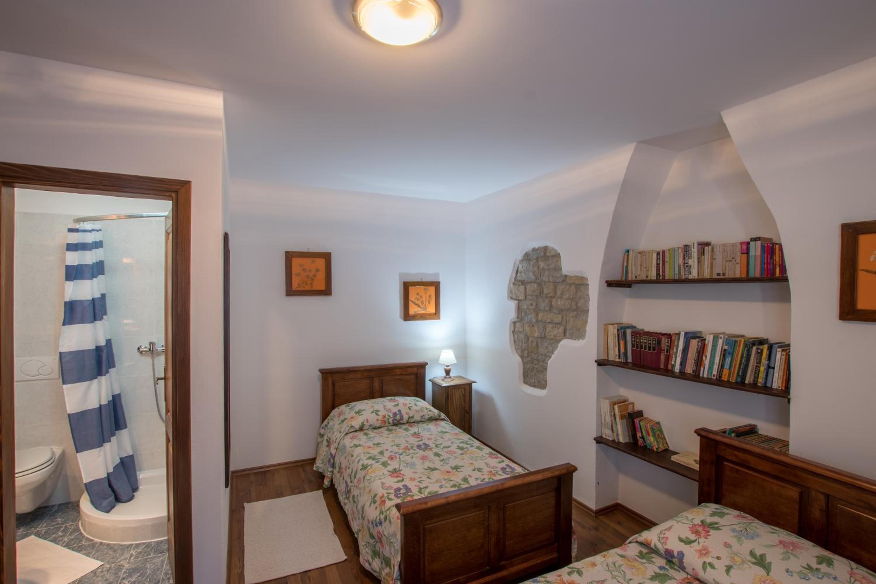 Villa Belle en Oprtalj — bedroom