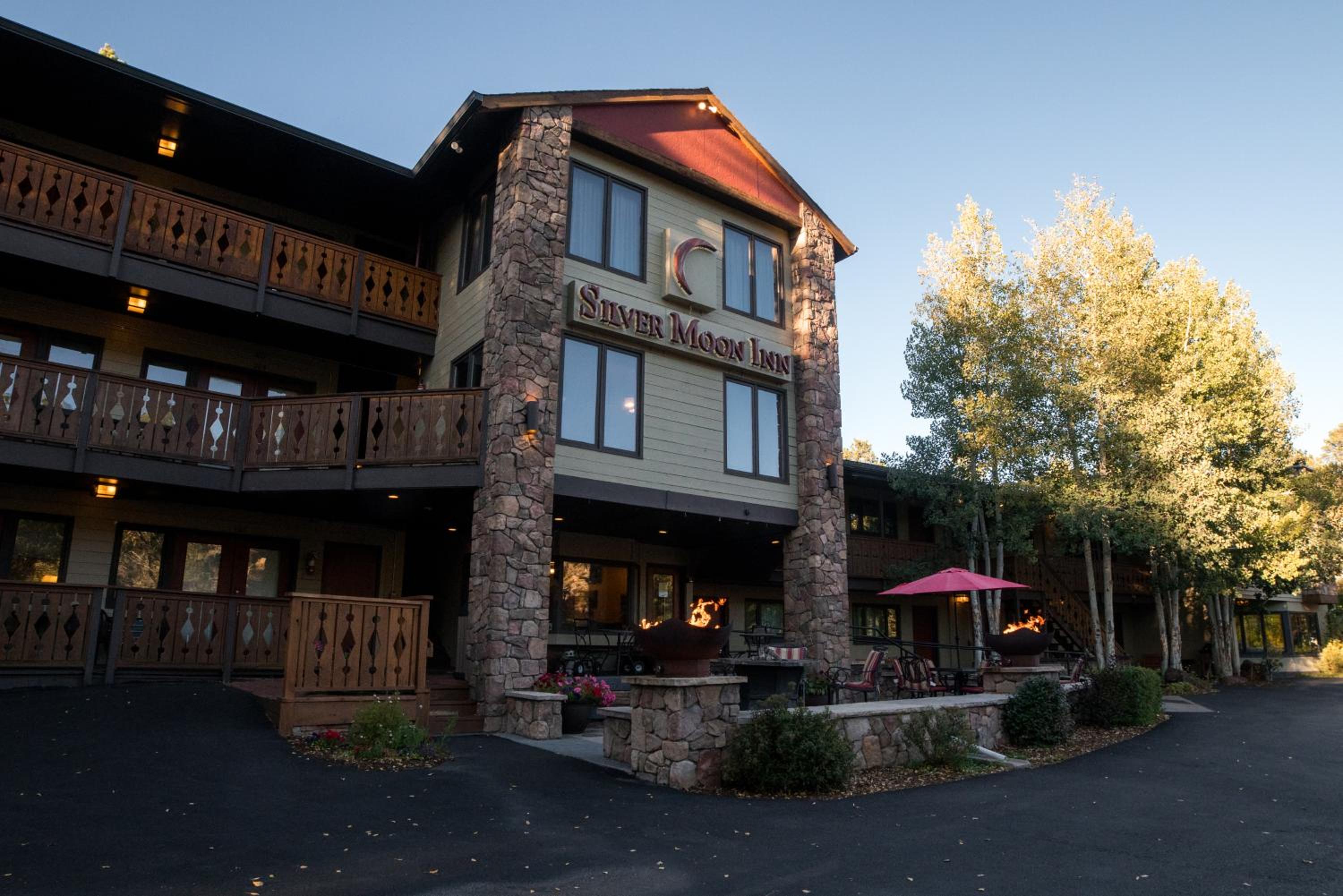 Silver Moon Inn - Property Image 3