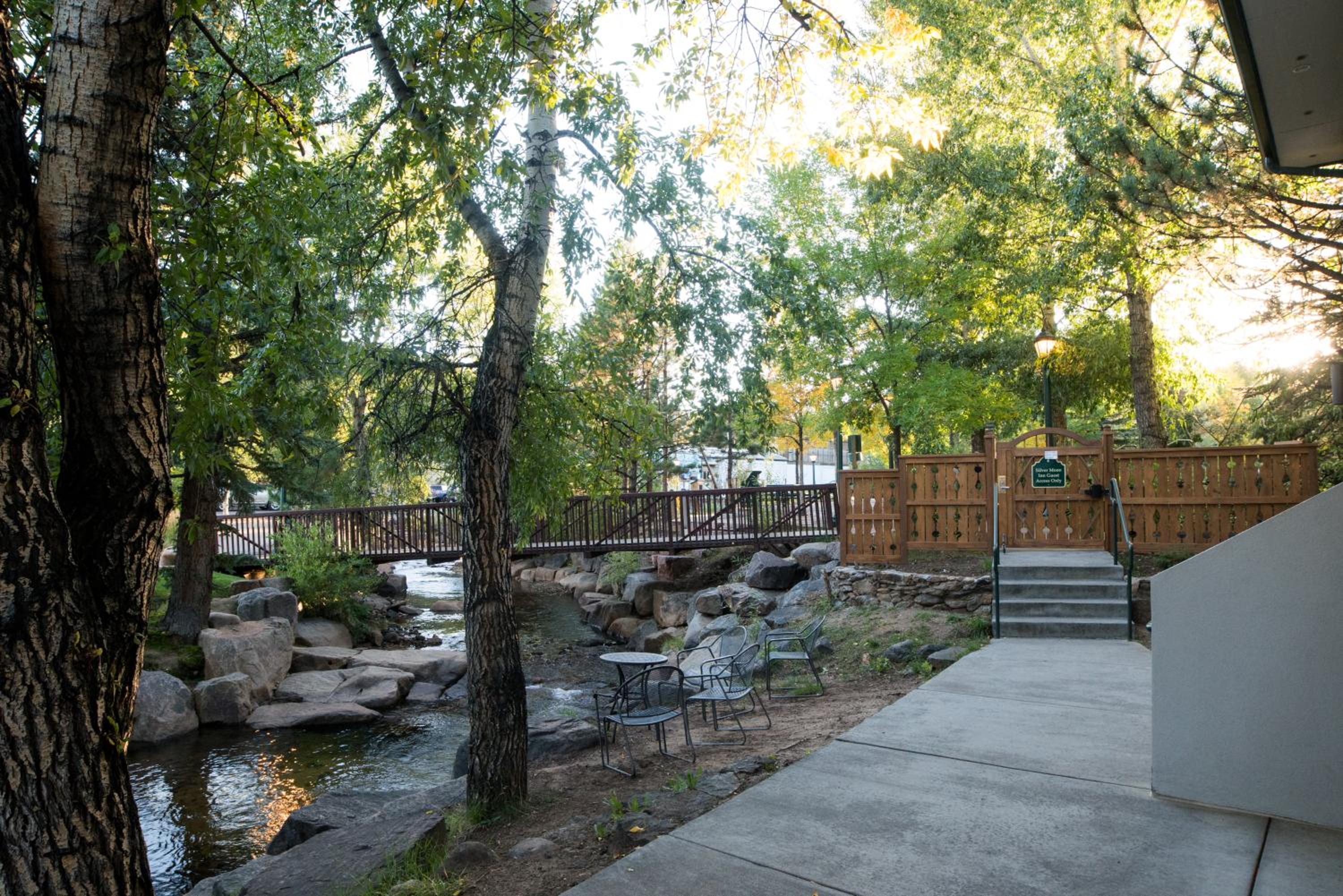 Silver Moon Inn - Property Image 11