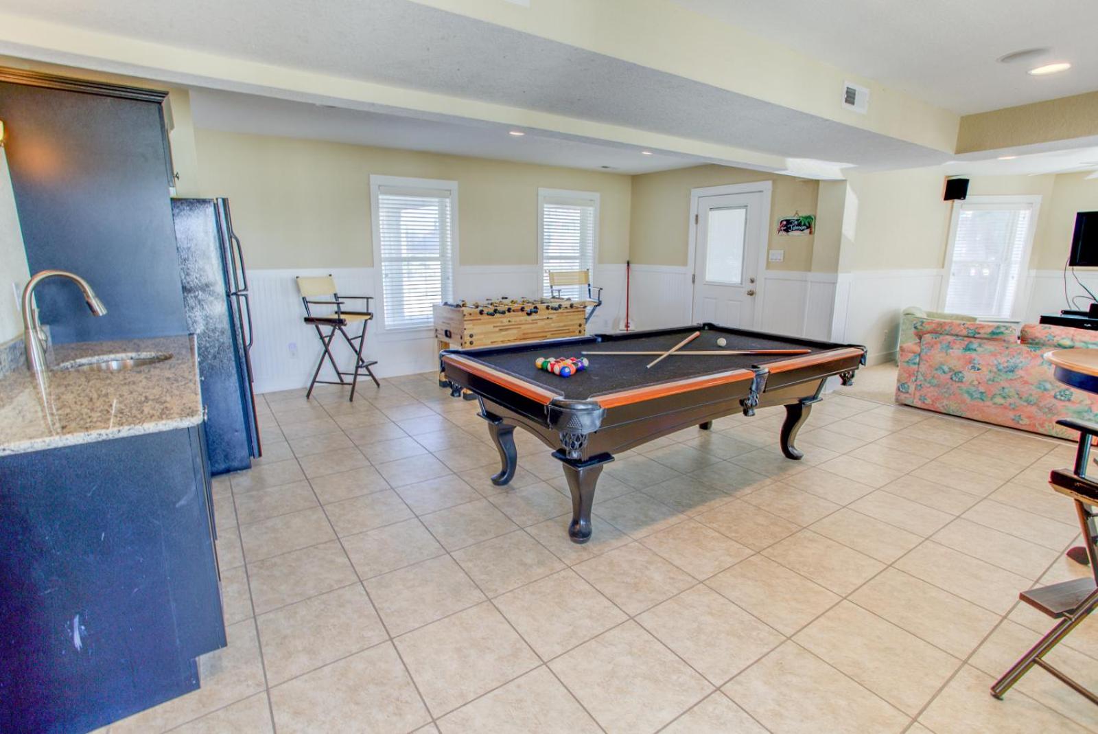 Sea Breeze - Corolla, Whalehead, Beach 50 Yds, Ocean View, Elevator, Pool Table, Foosball, Pool, Hot Tub