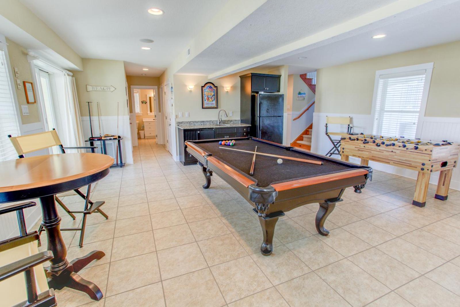 Sea Breeze - Corolla, Whalehead, Beach 50 Yds, Ocean View, Elevator, Pool Table, Foosball, Pool, Hot Tub