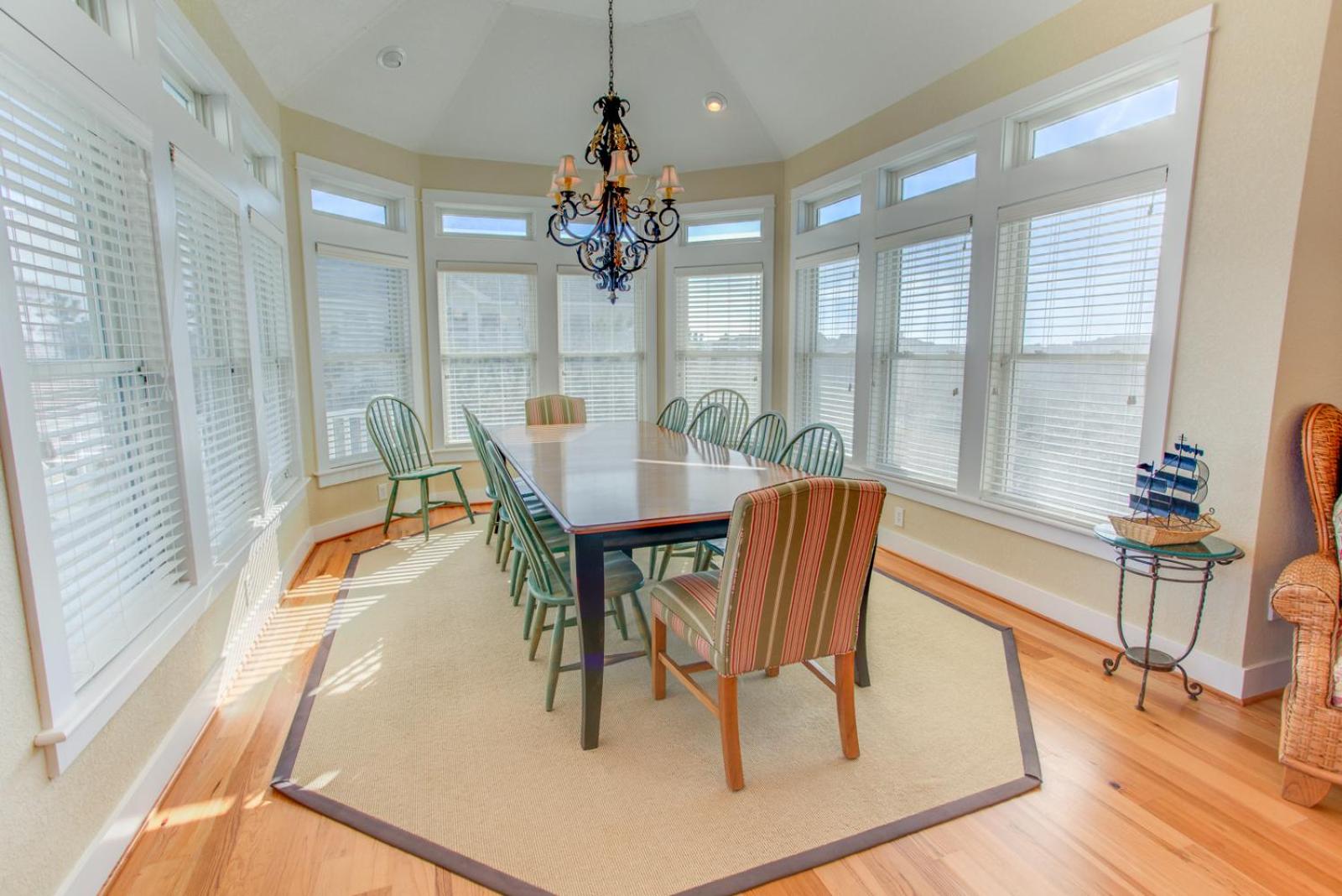 Sea Breeze - Corolla, Whalehead, Beach 50 Yds, Ocean View, Elevator, Pool Table, Foosball, Pool, Hot Tub