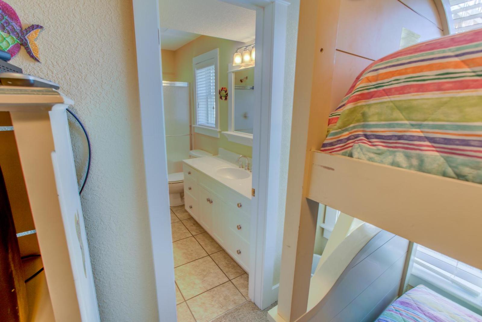 Sea Breeze - Corolla, Whalehead, Beach 50 Yds, Ocean View, Elevator, Pool Table, Foosball, Pool, Hot Tub