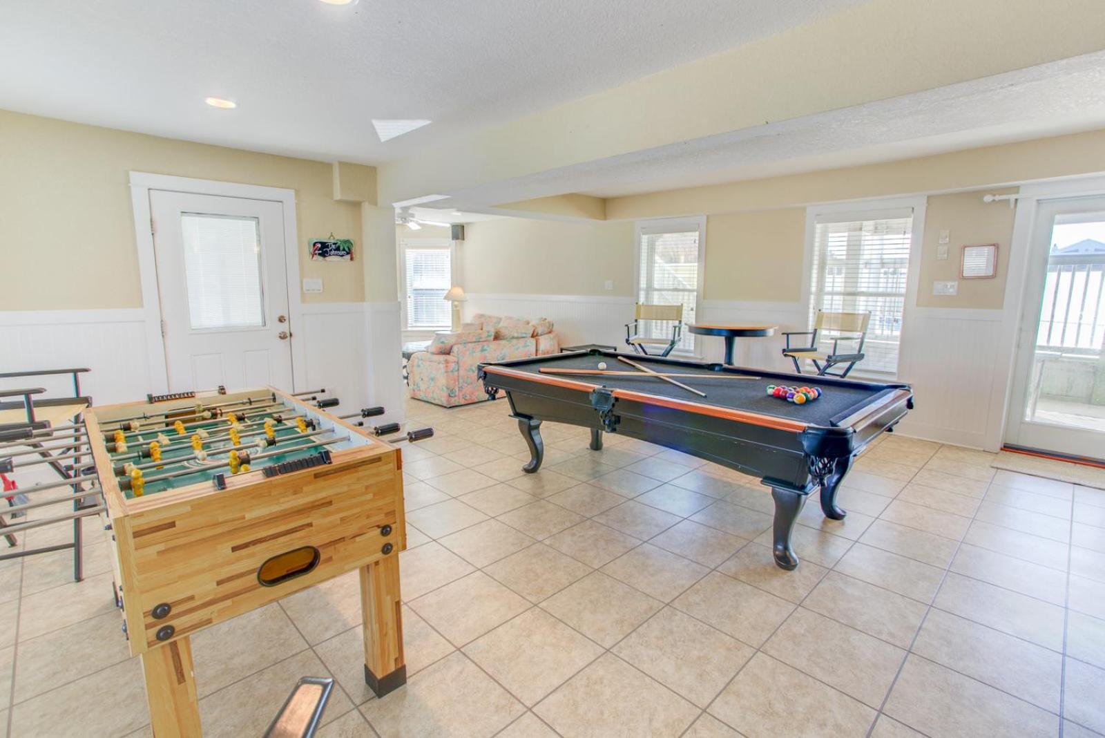 Sea Breeze - Corolla, Whalehead, Beach 50 Yds, Ocean View, Elevator, Pool Table, Foosball, Pool, Hot Tub