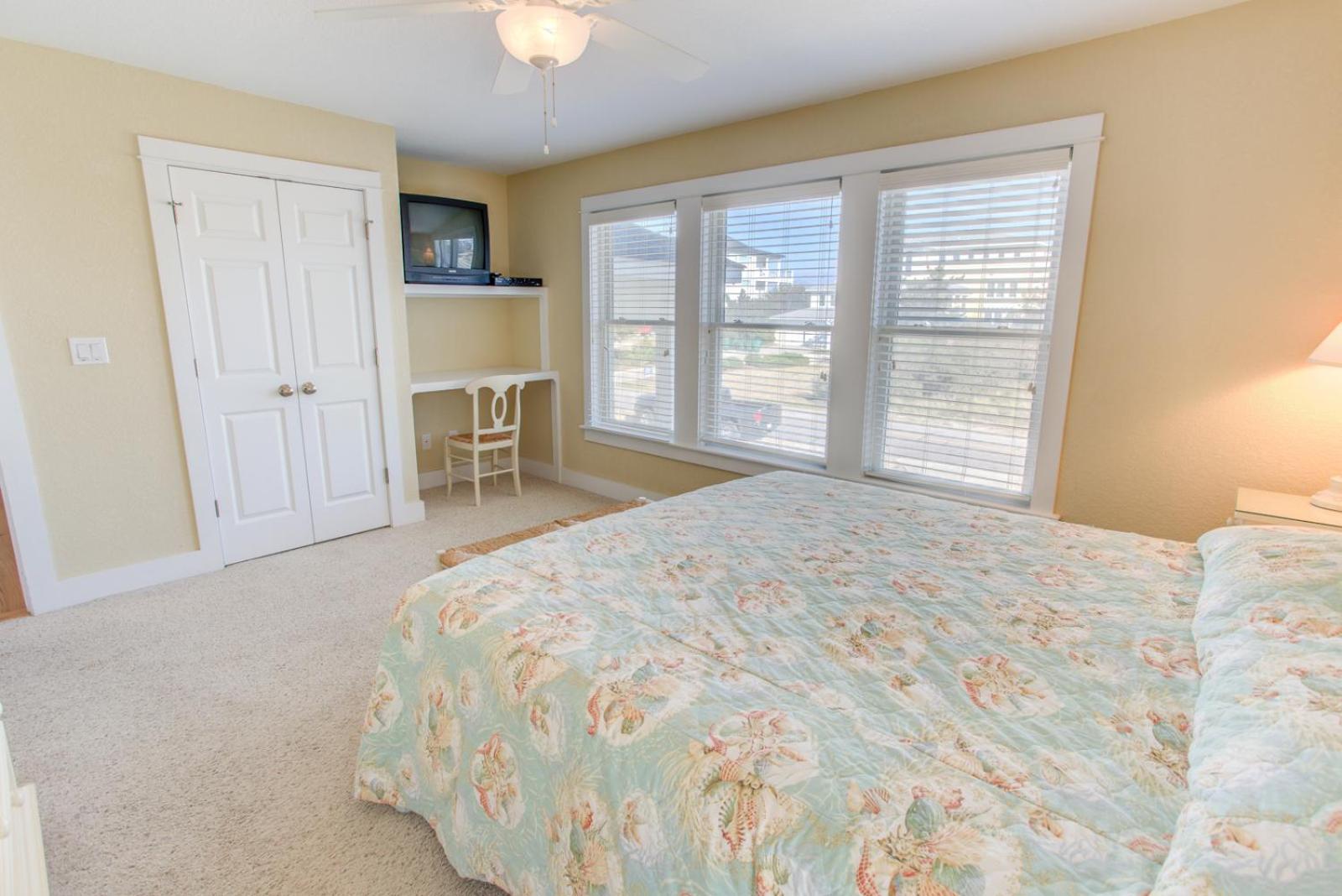 Sea Breeze - Corolla, Whalehead, Beach 50 Yds, Ocean View, Elevator, Pool Table, Foosball, Pool, Hot Tub