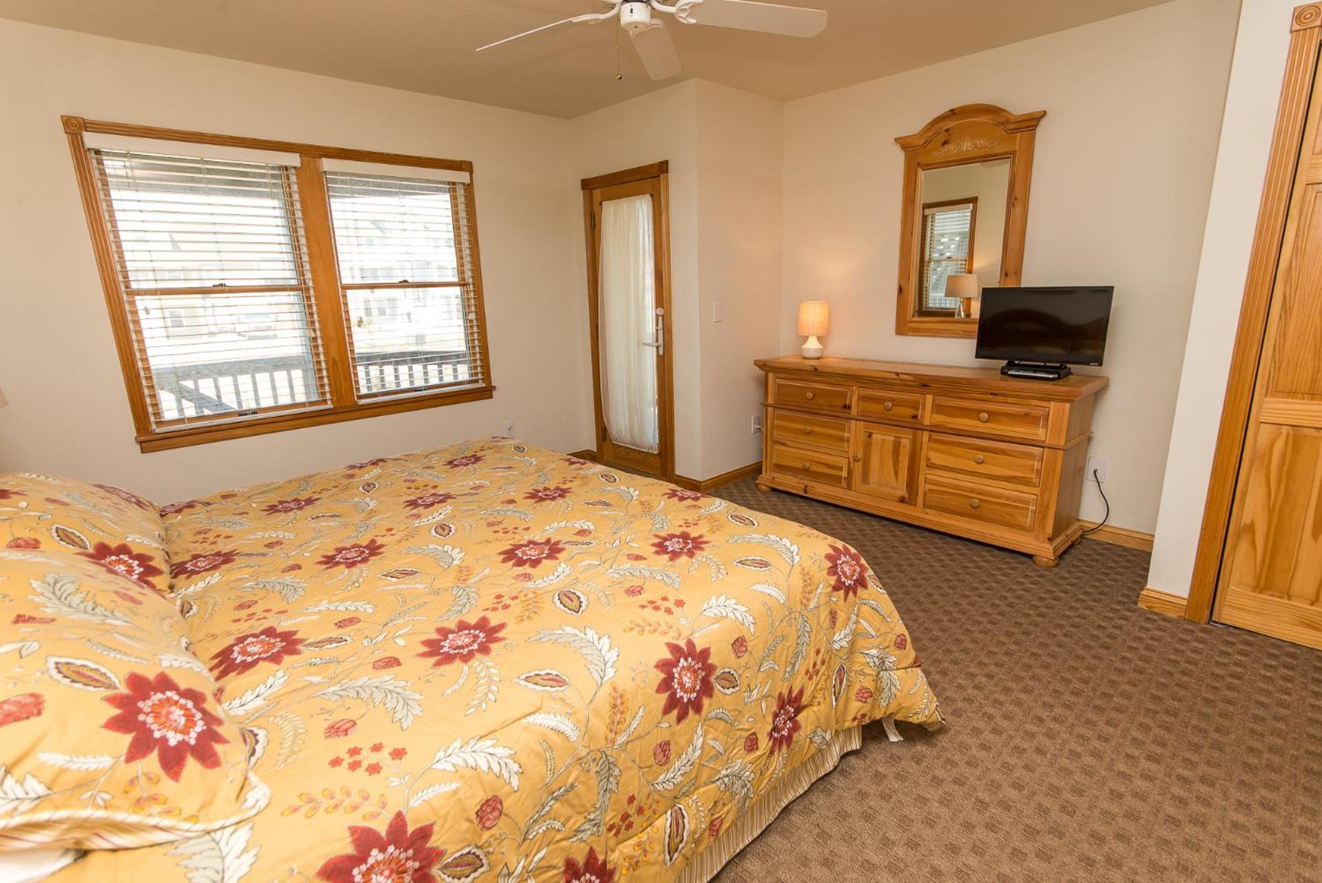 Carolina Getaway - Corolla, Ocean Sands, 150 Yds to Beach, Pool, Hot Tub, Pool Table, Arcade Game