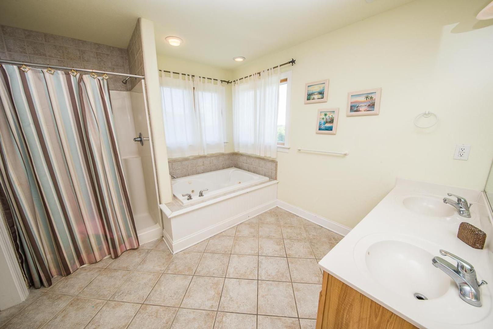 Funtiki - S Nags Head MP 17.5, Semi-Oceanfront, 150 Yds to Beach, Pool, Hot Tub, Pool Table, Pets OK