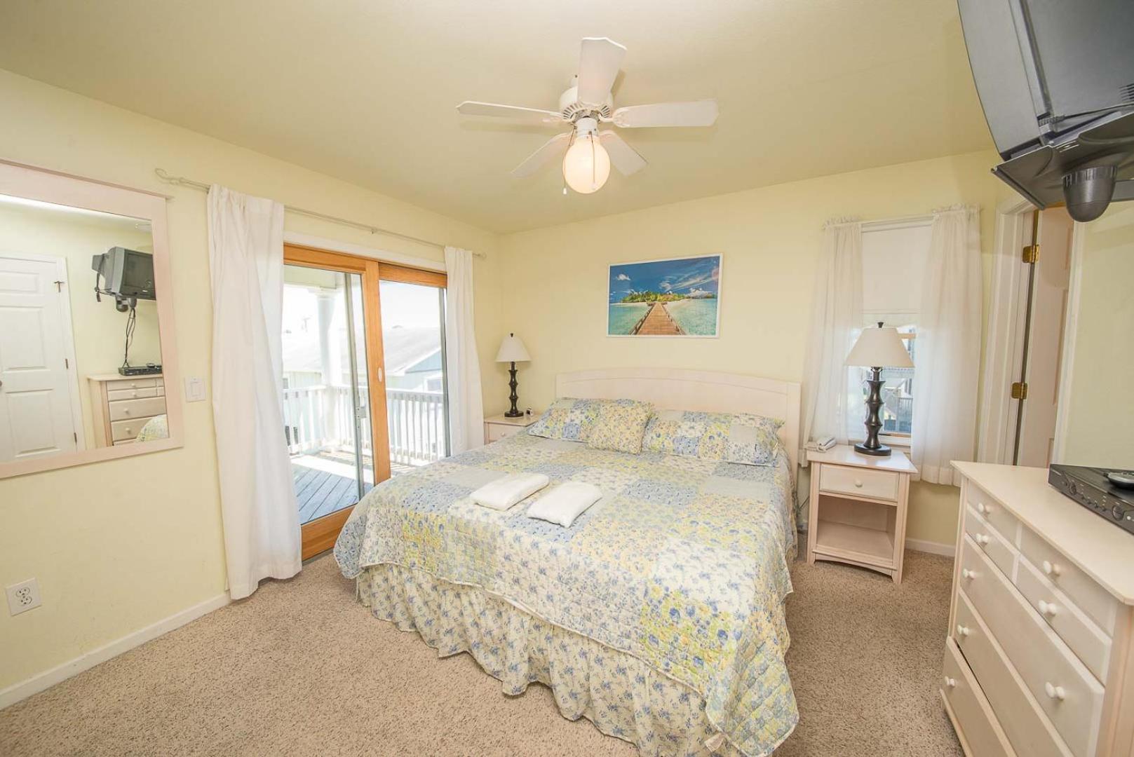 Funtiki - S Nags Head MP 17.5, Semi-Oceanfront, 150 Yds to Beach, Pool, Hot Tub, Pool Table, Pets OK