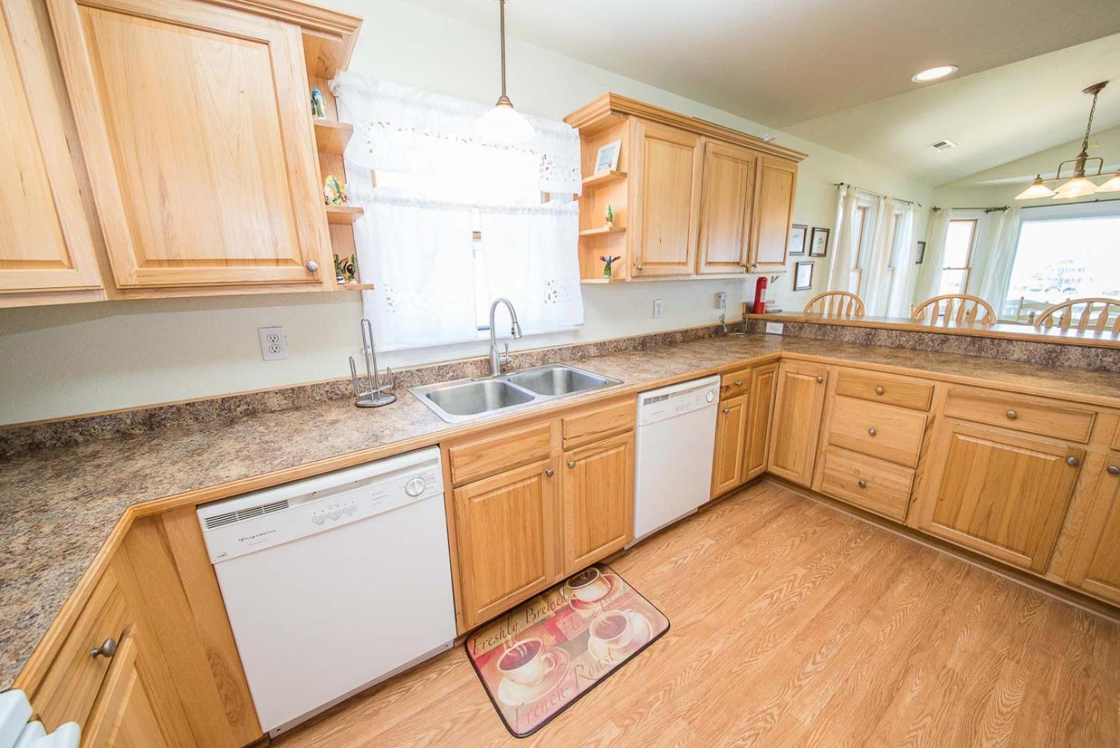 Funtiki - S Nags Head MP 17.5, Semi-Oceanfront, 150 Yds to Beach, Pool, Hot Tub, Pool Table, Pets OK