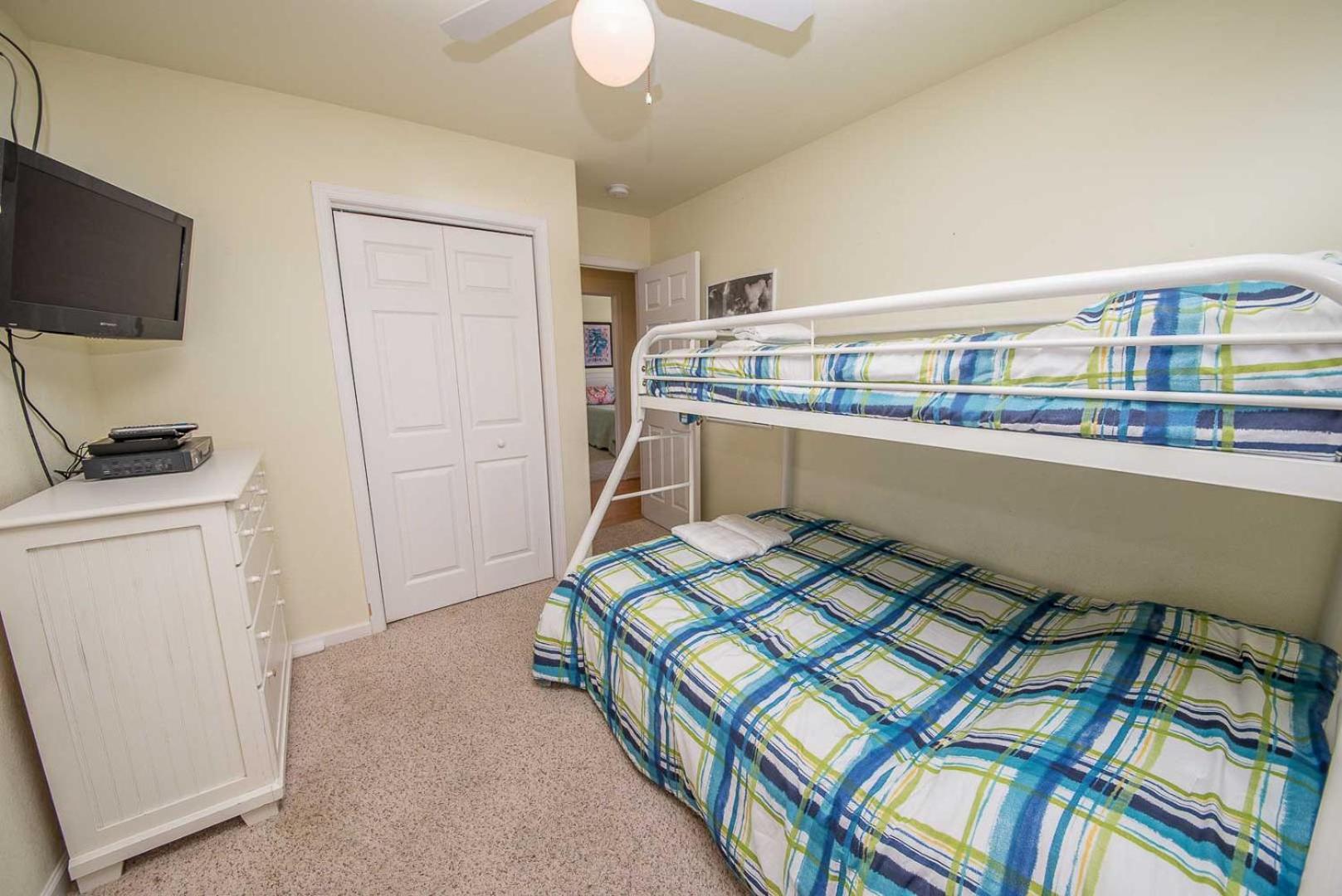 Funtiki - S Nags Head MP 17.5, Semi-Oceanfront, 150 Yds to Beach, Pool, Hot Tub, Pool Table, Pets OK