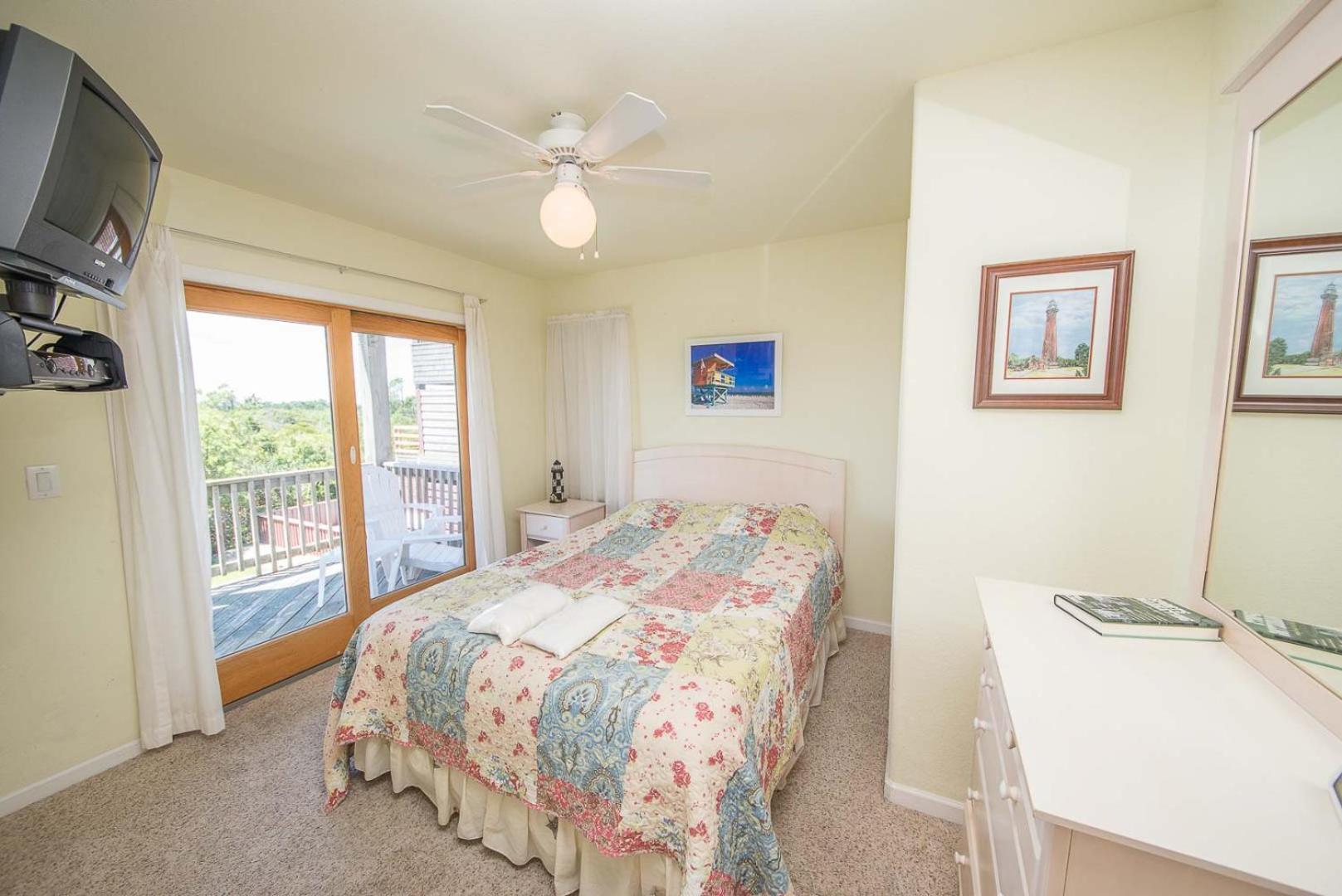 Funtiki - S Nags Head MP 17.5, Semi-Oceanfront, 150 Yds to Beach, Pool, Hot Tub, Pool Table, Pets OK